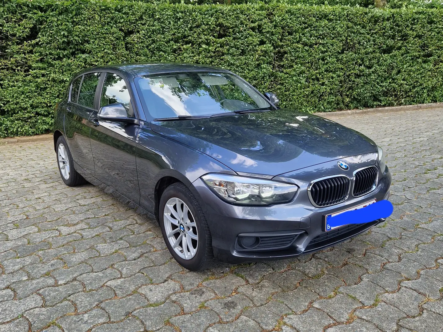 BMW 116 116d EfficientDynamics Edition Urban Line Grijs - 2