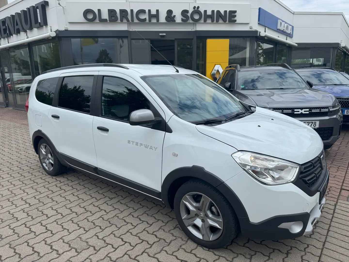 Dacia Lodgy SCe 100 Stepway Weiß - 1