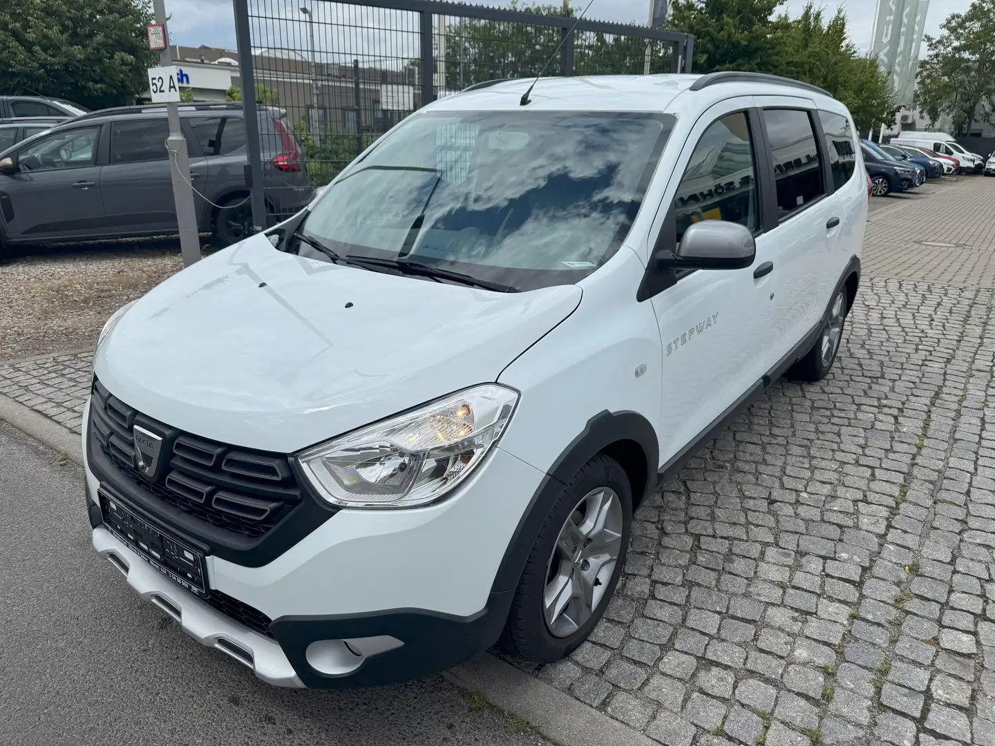 Dacia Lodgy SCe 100 Stepway Weiß - 2