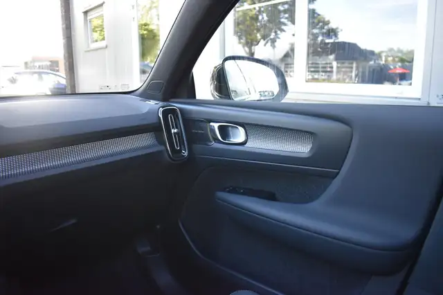 Volvo XC40 view 22