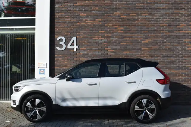 Volvo XC40 view 12