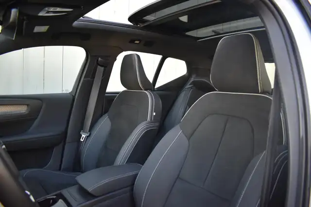 Volvo XC40 view 6