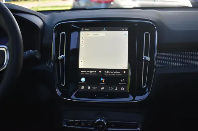 Volvo XC40 view 21