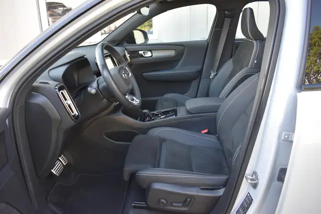 Volvo XC40 view 5