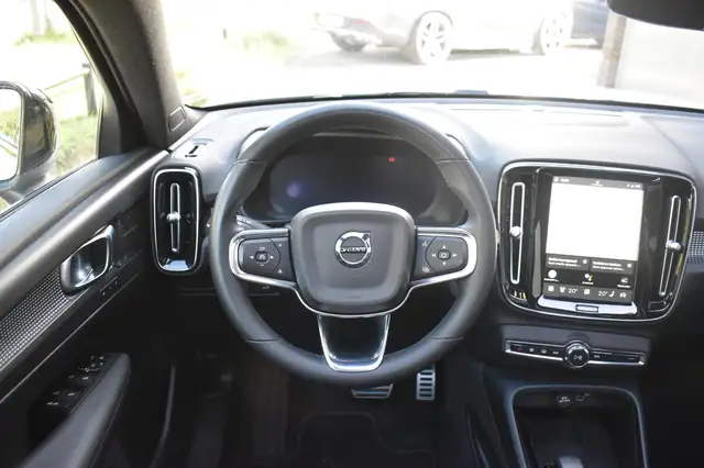 Volvo XC40 view 17