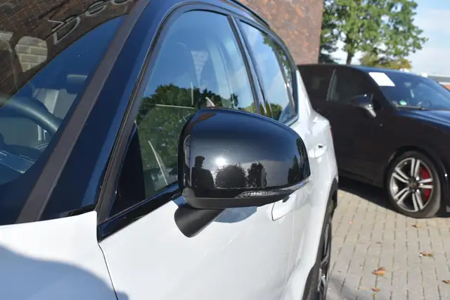 Volvo XC40 view 16