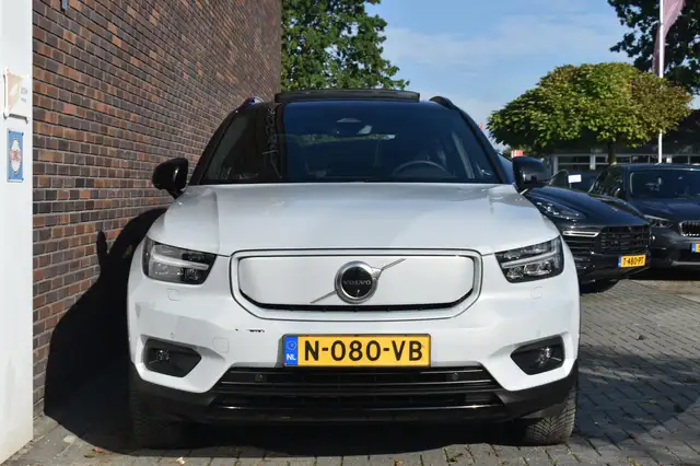 Volvo XC40 view 11