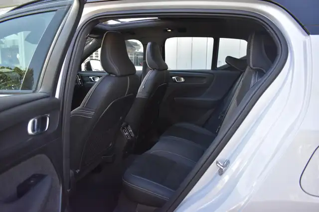 Volvo XC40 view 9