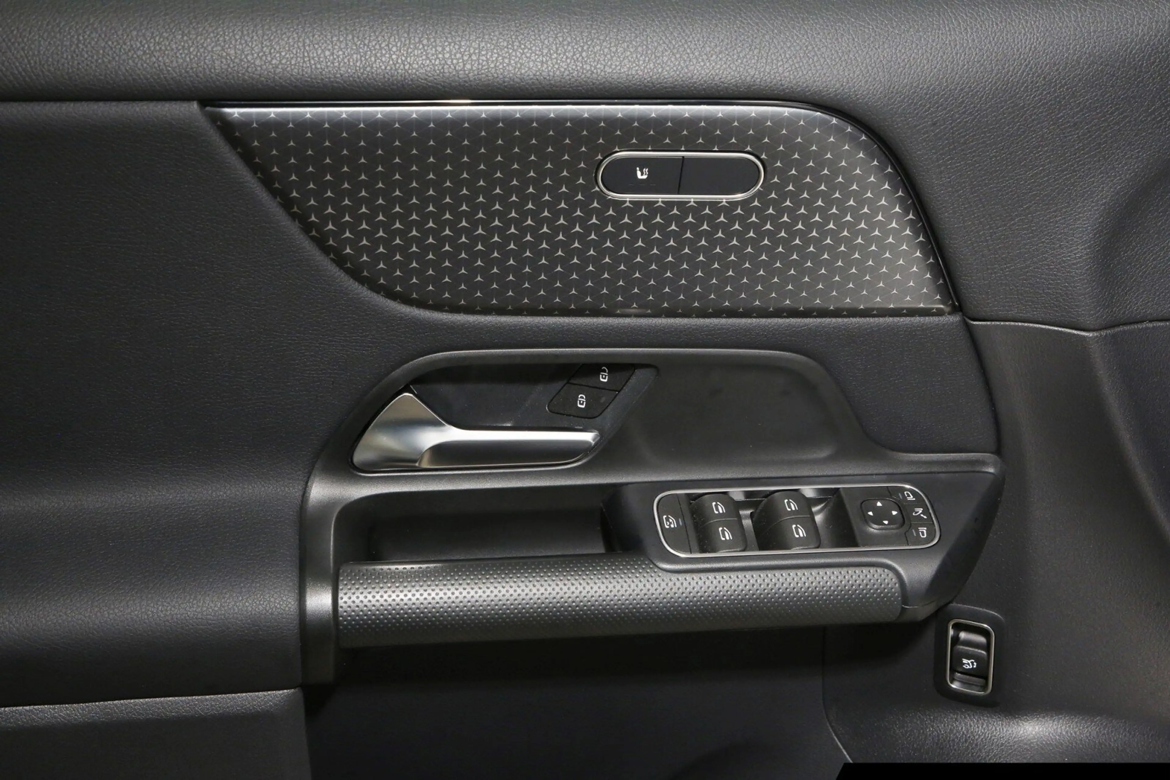 Mercedes-Benz GLA 180 GLA 180 Totw./LED/RÜ-KA/AHK/Dynamic Select — photo 16