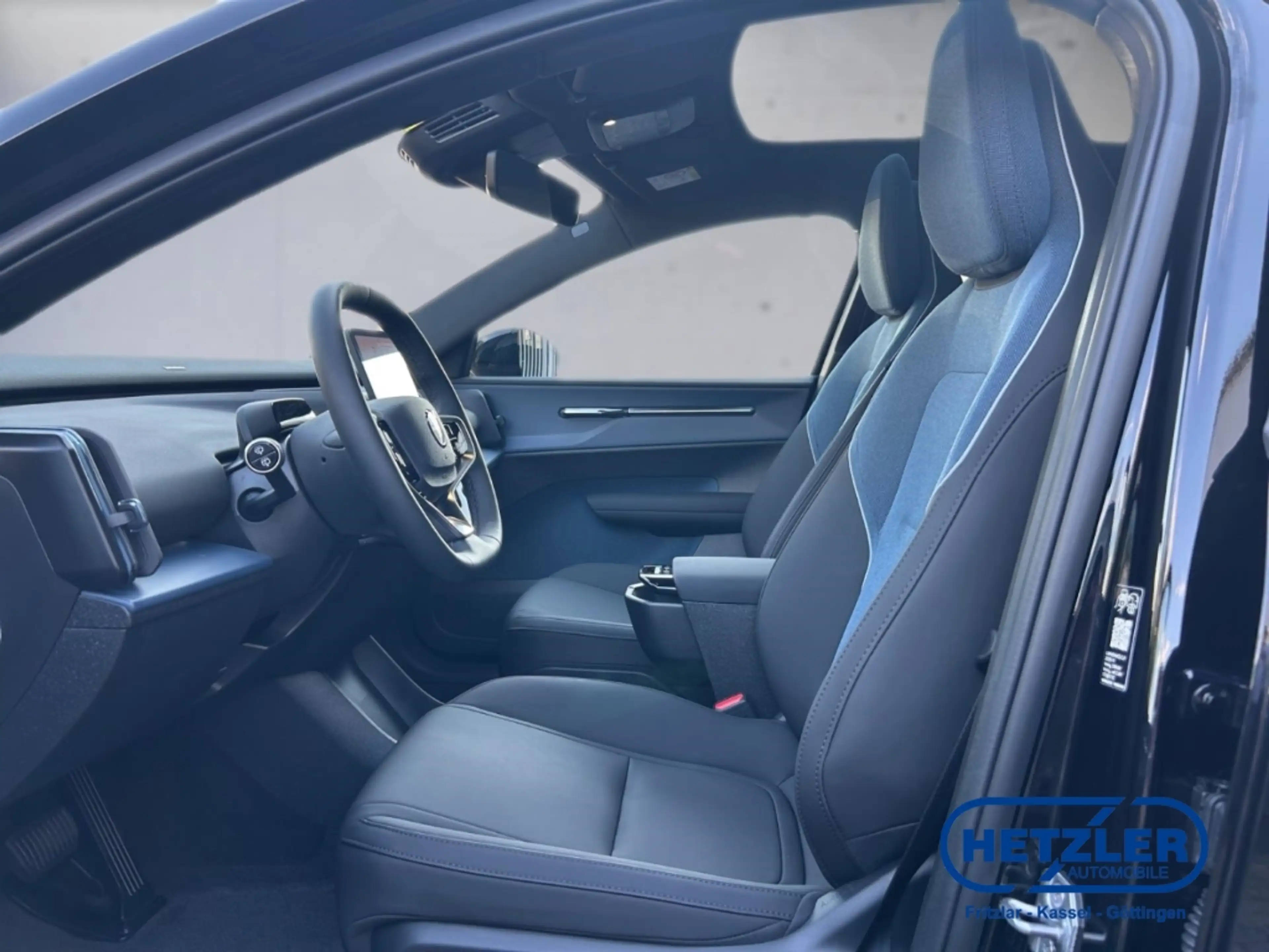 Volvo EX30 Single Extended Range RWD Ultra Panorama Memory Si — photo 7
