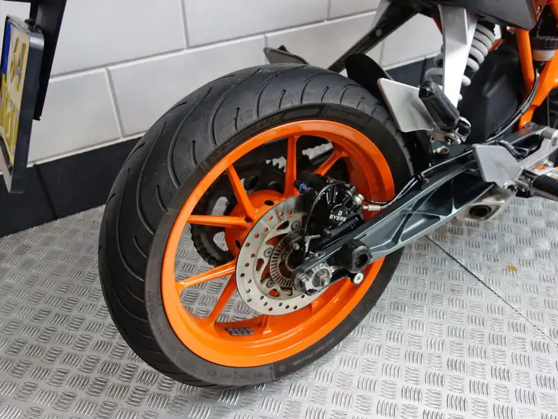 KTM 390 Duke - foto 4