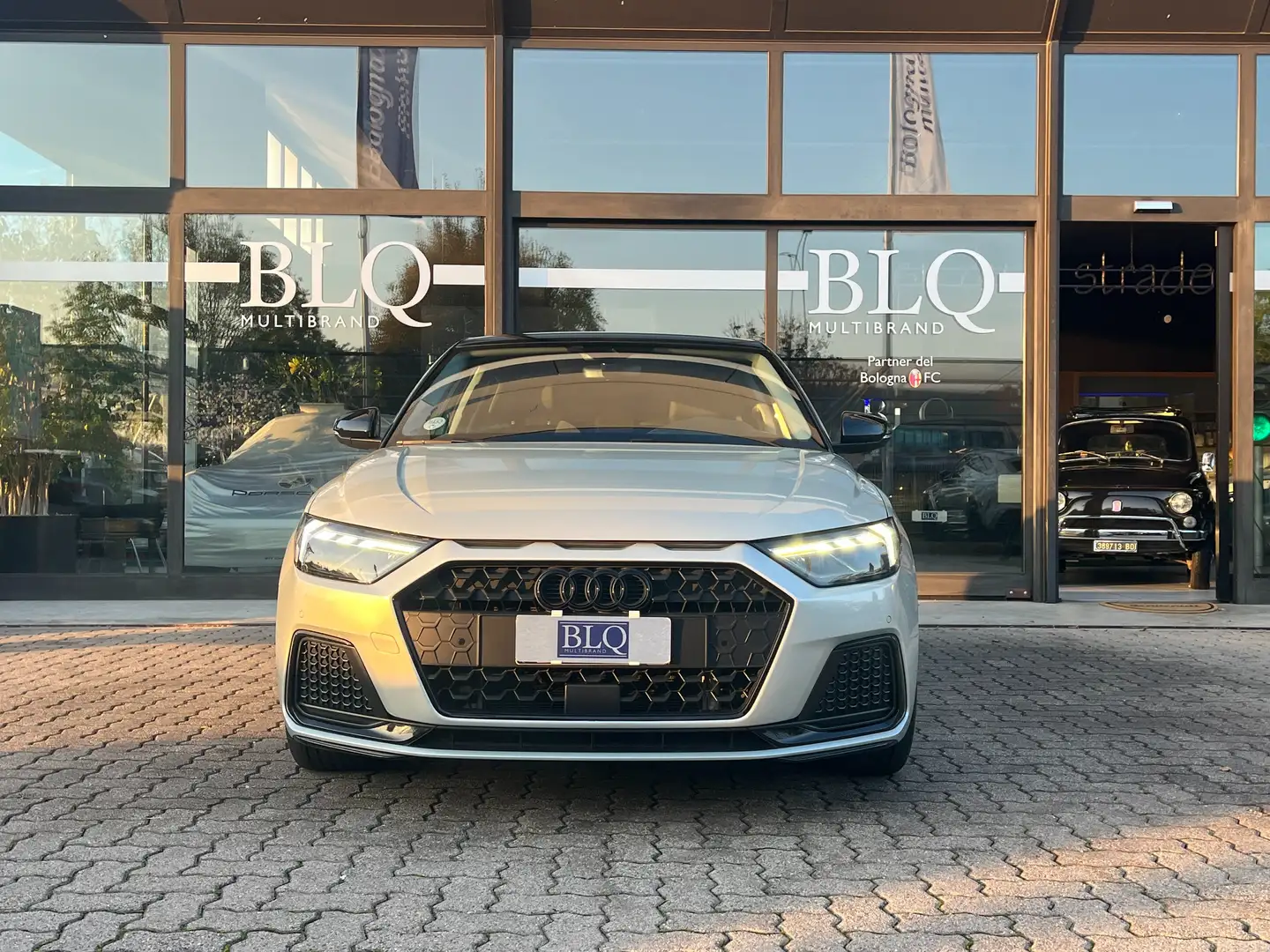 Audi A1 Sportback 1.0 tfsi Admired Advanced s-tronic Argento - 2