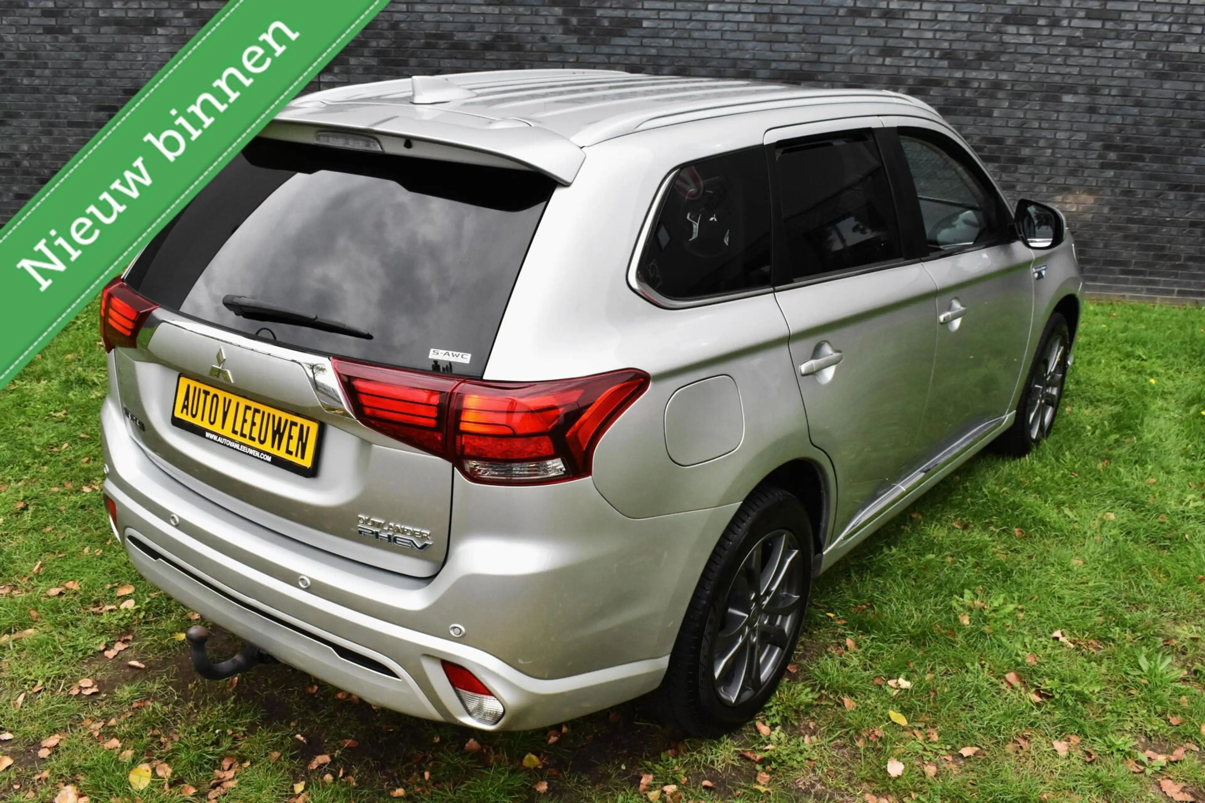 Mitsubishi Outlander 2.4 PHEV Plug in CAMERA/ANDROID CARPLAY/PDC/HALF L — photo 24