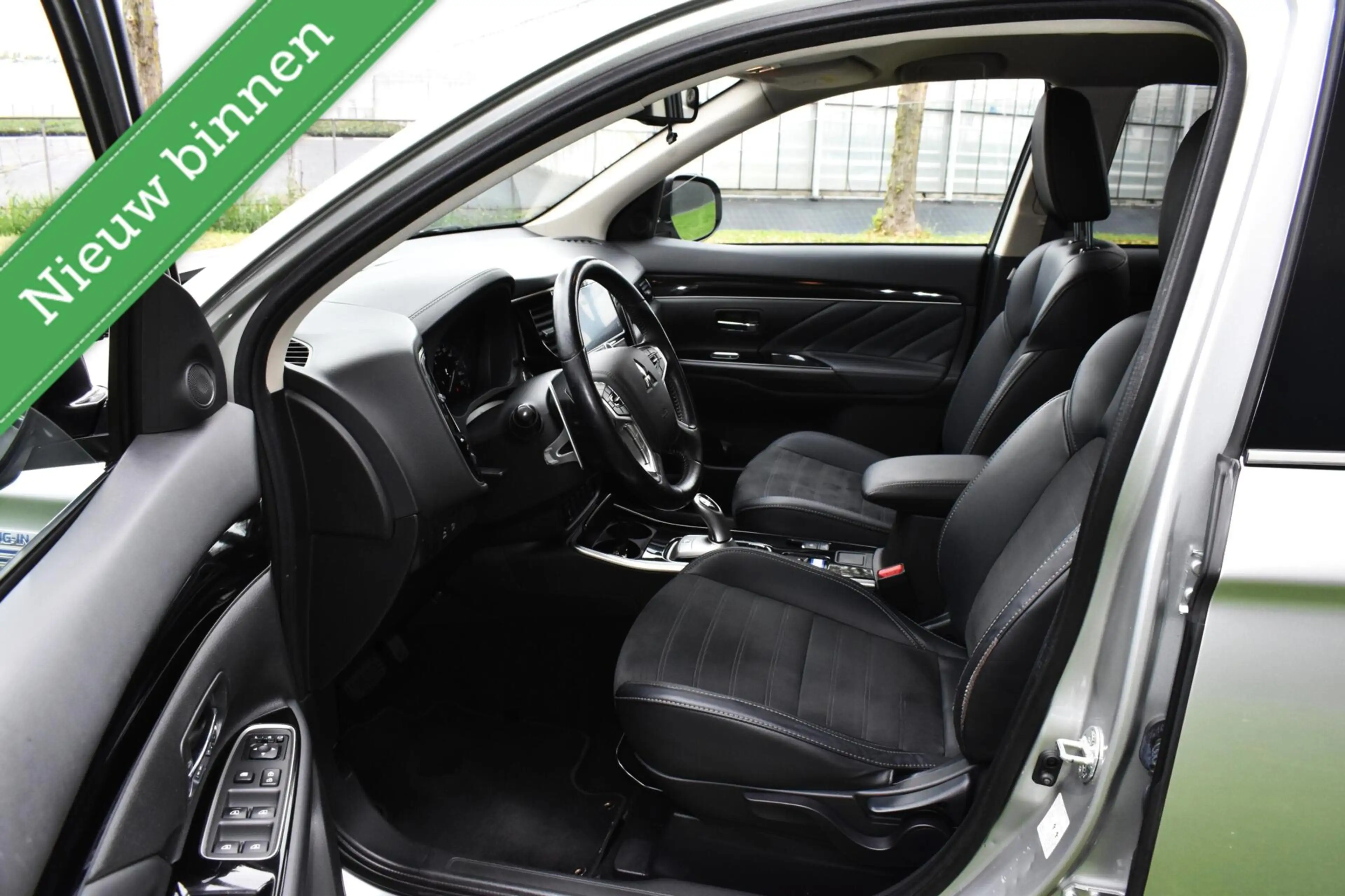 Mitsubishi Outlander 2.4 PHEV Plug in CAMERA/ANDROID CARPLAY/PDC/HALF L — photo 11