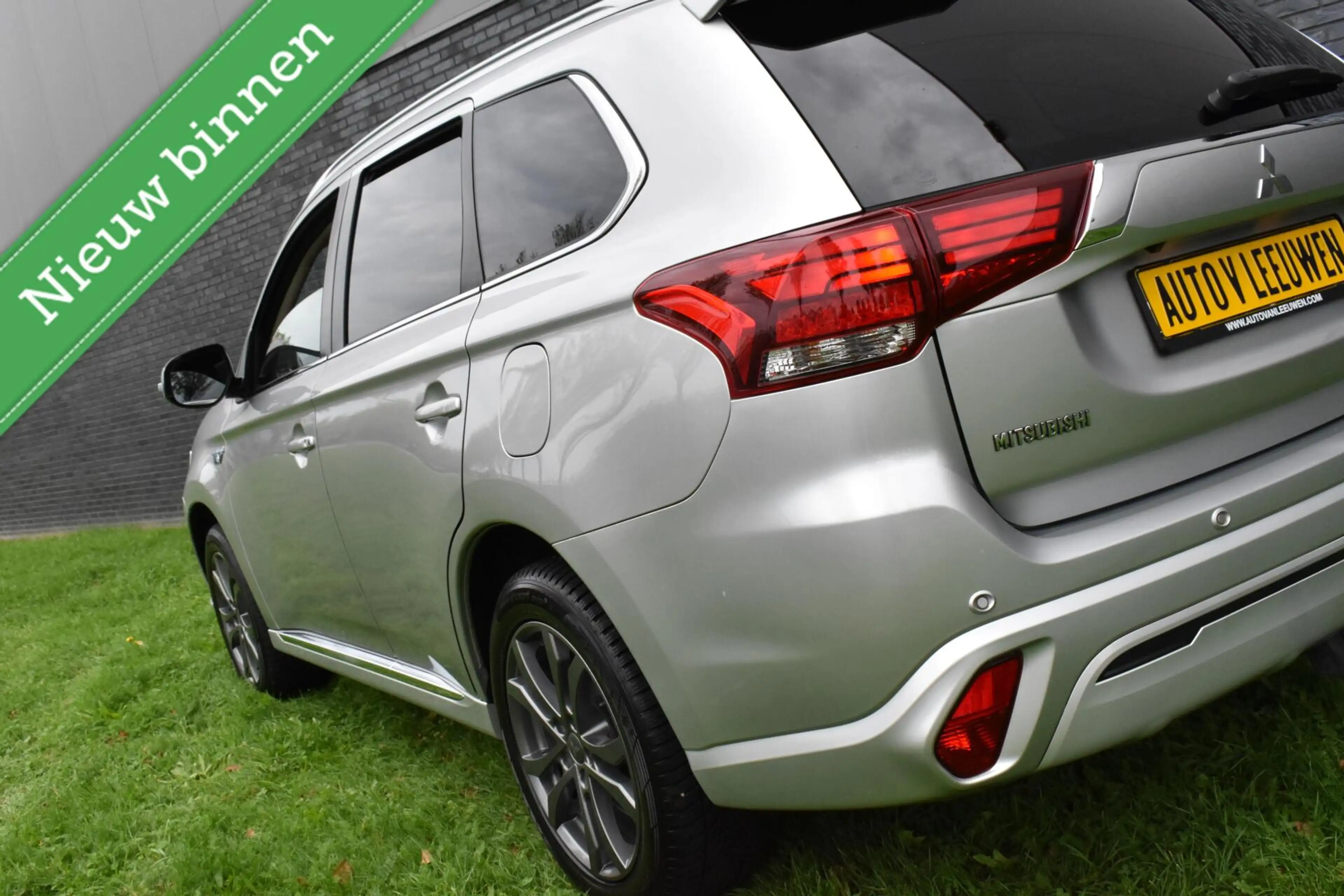 Mitsubishi Outlander 2.4 PHEV Plug in CAMERA/ANDROID CARPLAY/PDC/HALF L — photo 22