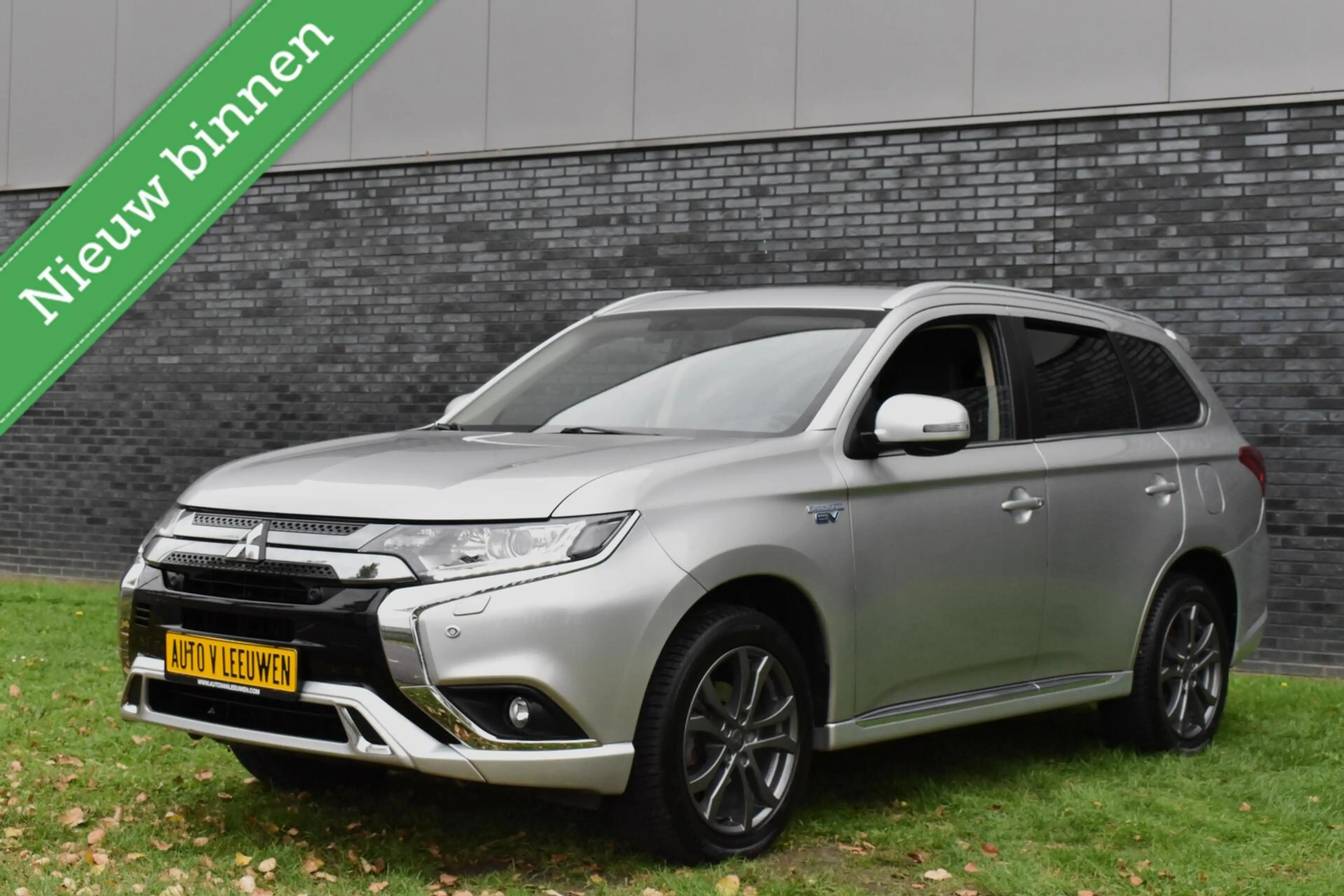 Mitsubishi Outlander 2.4 PHEV Plug in CAMERA/ANDROID CARPLAY/PDC/HALF L — photo 27