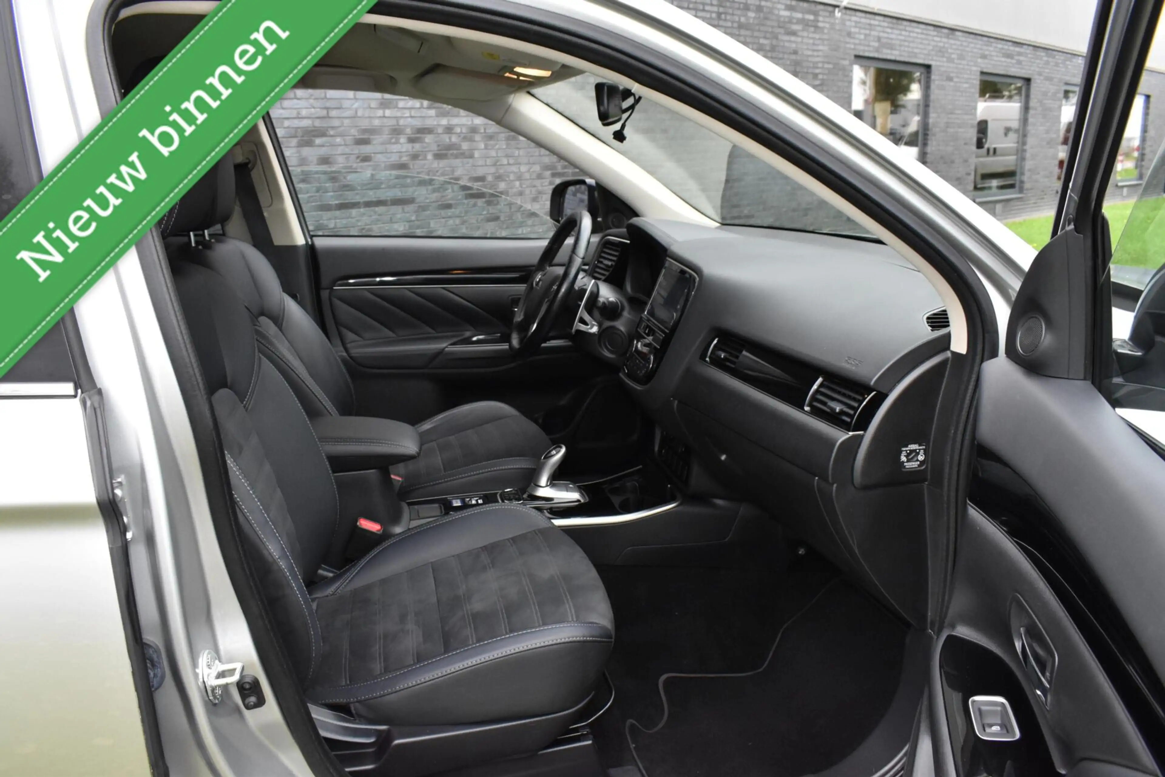 Mitsubishi Outlander 2.4 PHEV Plug in CAMERA/ANDROID CARPLAY/PDC/HALF L — photo 7