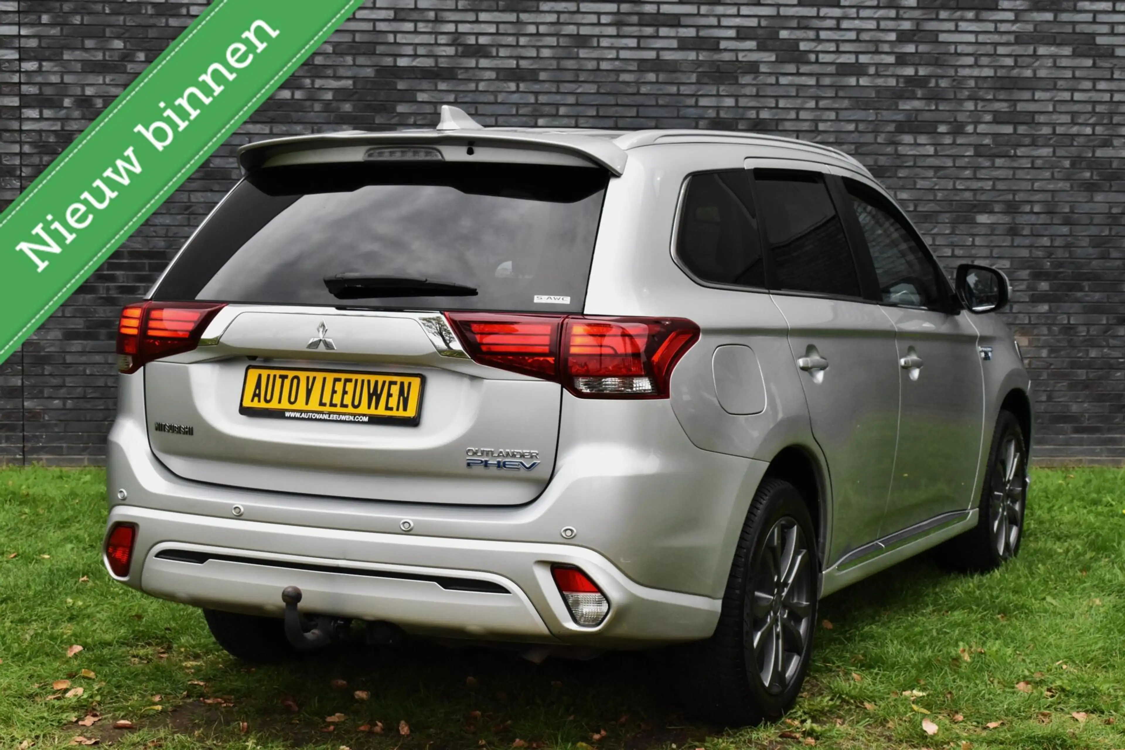 Mitsubishi Outlander 2.4 PHEV Plug in CAMERA/ANDROID CARPLAY/PDC/HALF L — photo 2