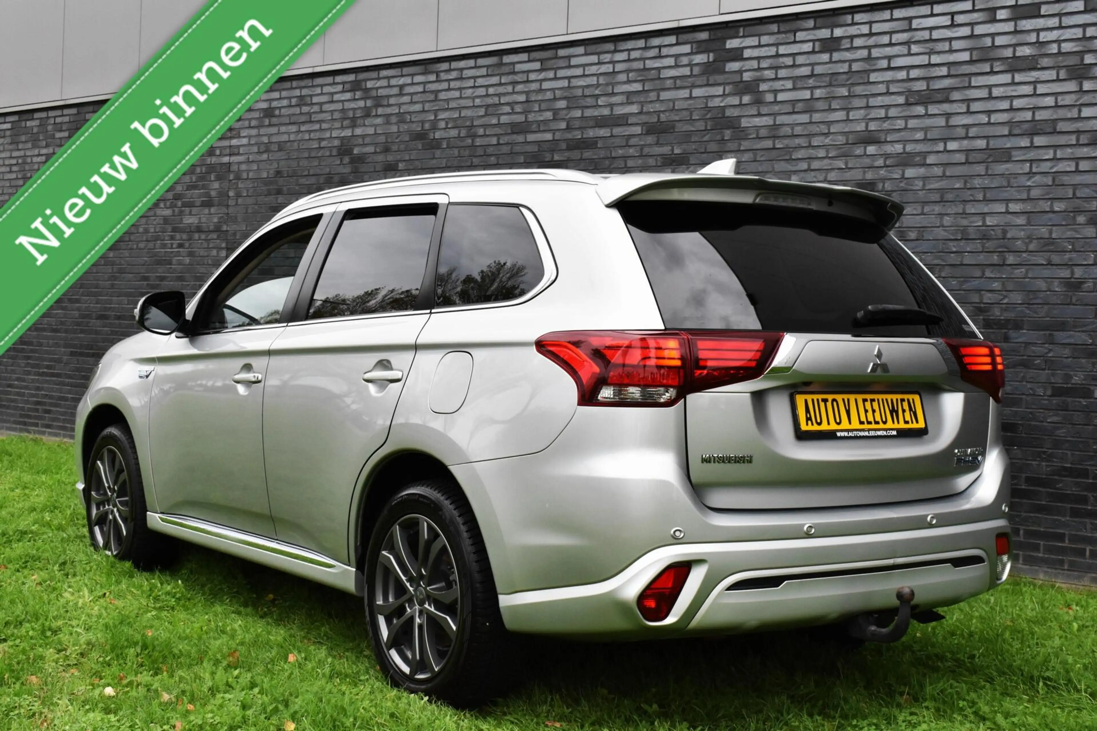 Mitsubishi Outlander 2.4 PHEV Plug in CAMERA/ANDROID CARPLAY/PDC/HALF L — photo 4