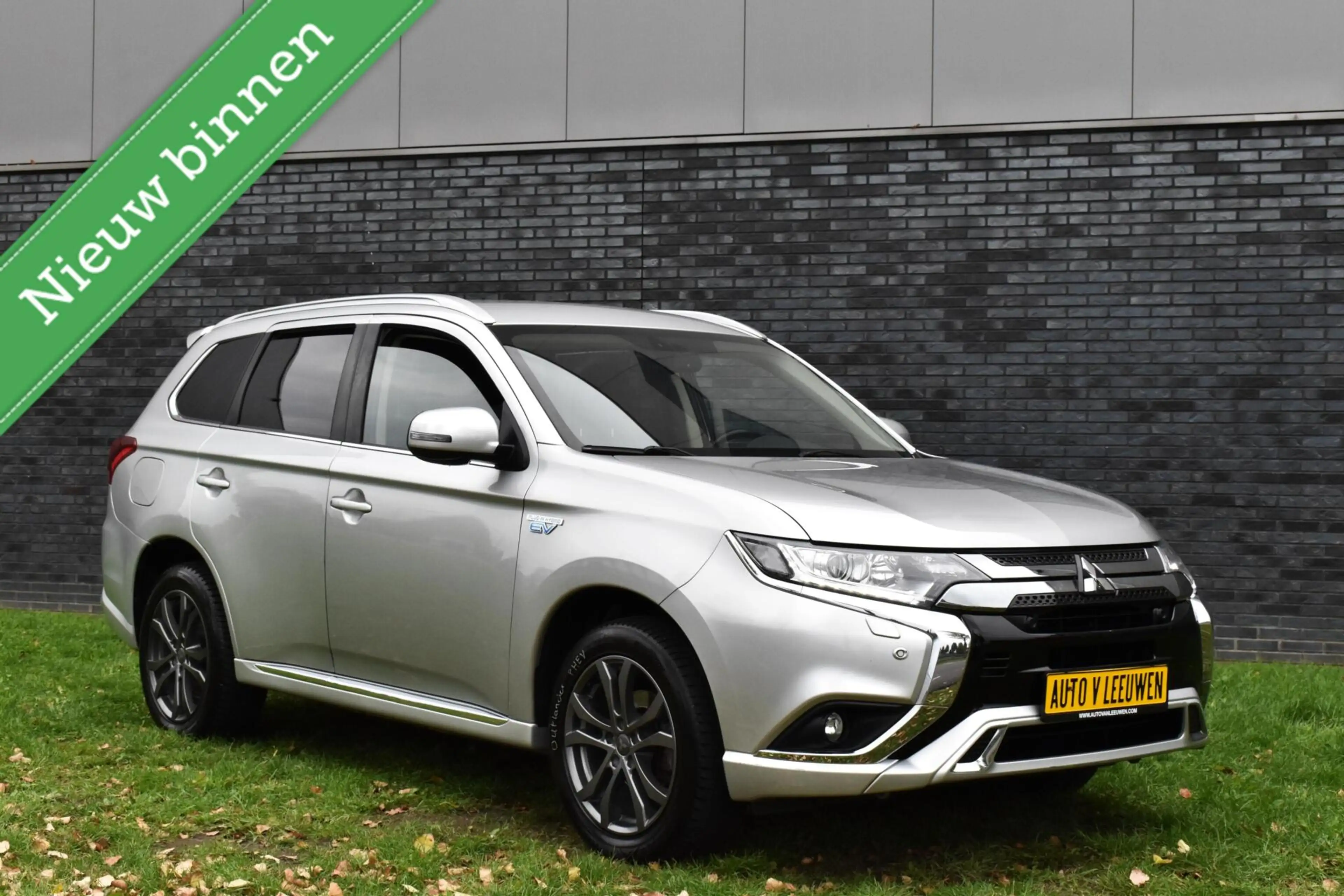 Mitsubishi Outlander 2.4 PHEV Plug in CAMERA/ANDROID CARPLAY/PDC/HALF L — photo 30