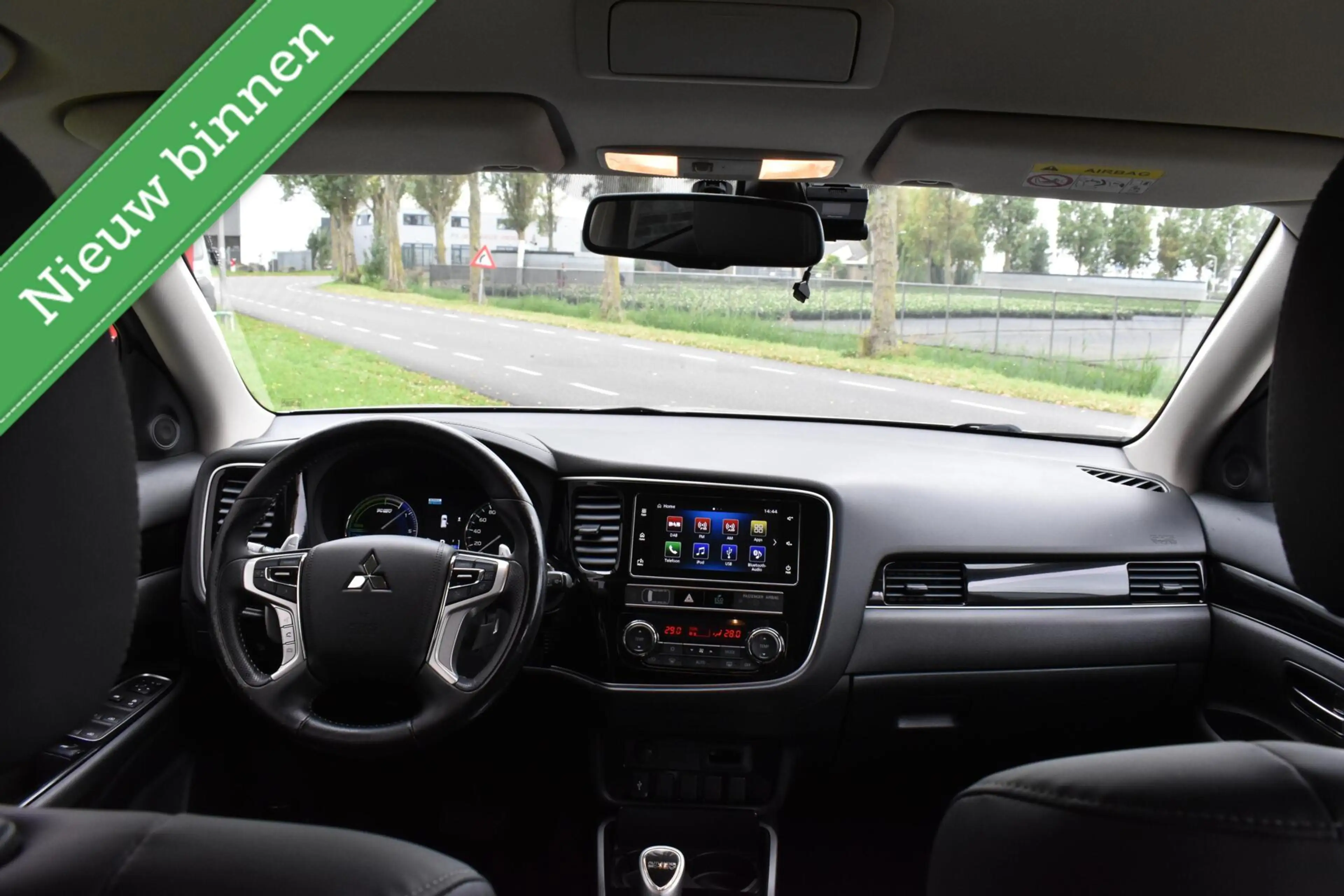 Mitsubishi Outlander 2.4 PHEV Plug in CAMERA/ANDROID CARPLAY/PDC/HALF L — photo 9