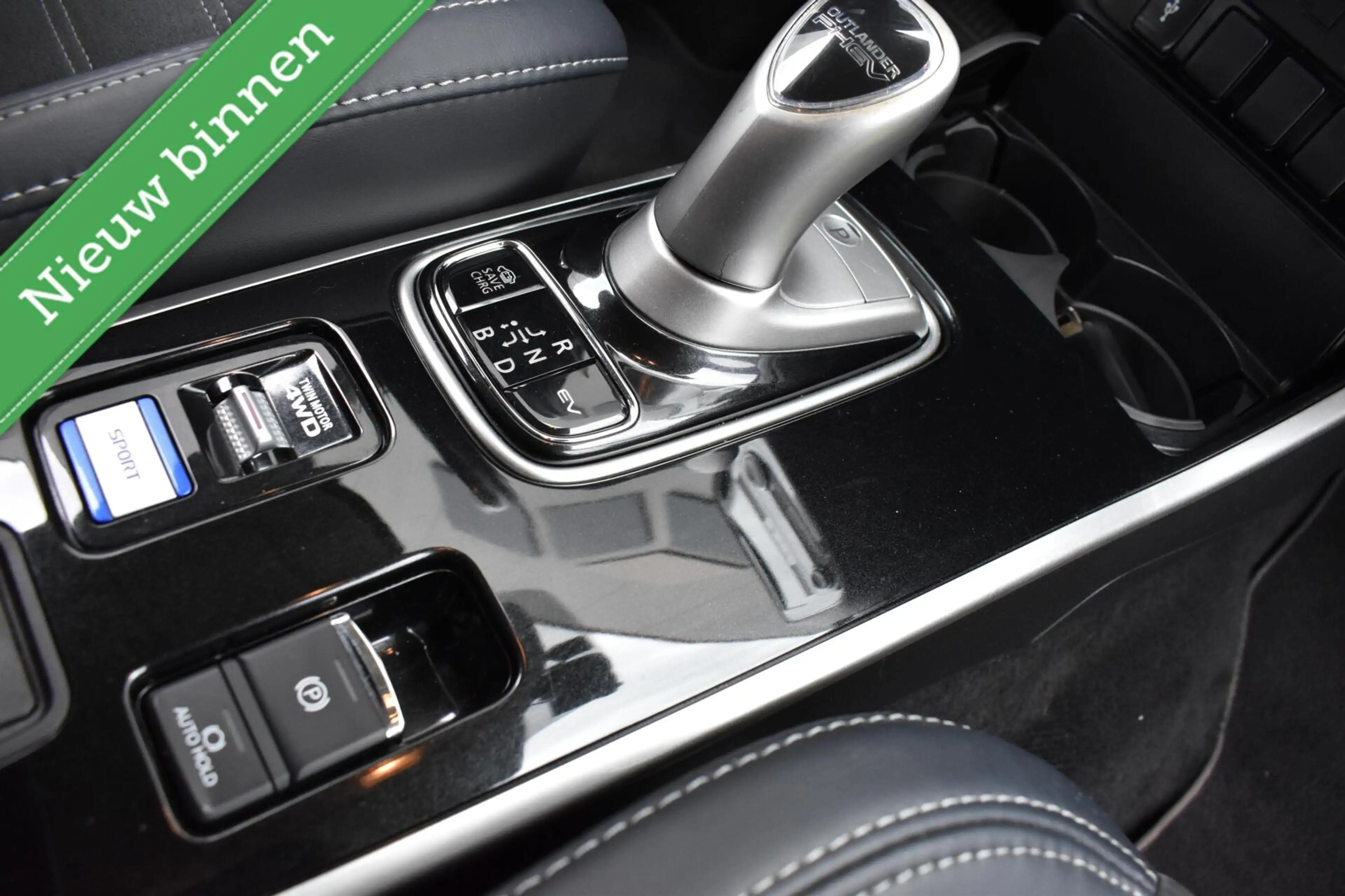 Mitsubishi Outlander 2.4 PHEV Plug in CAMERA/ANDROID CARPLAY/PDC/HALF L — photo 13