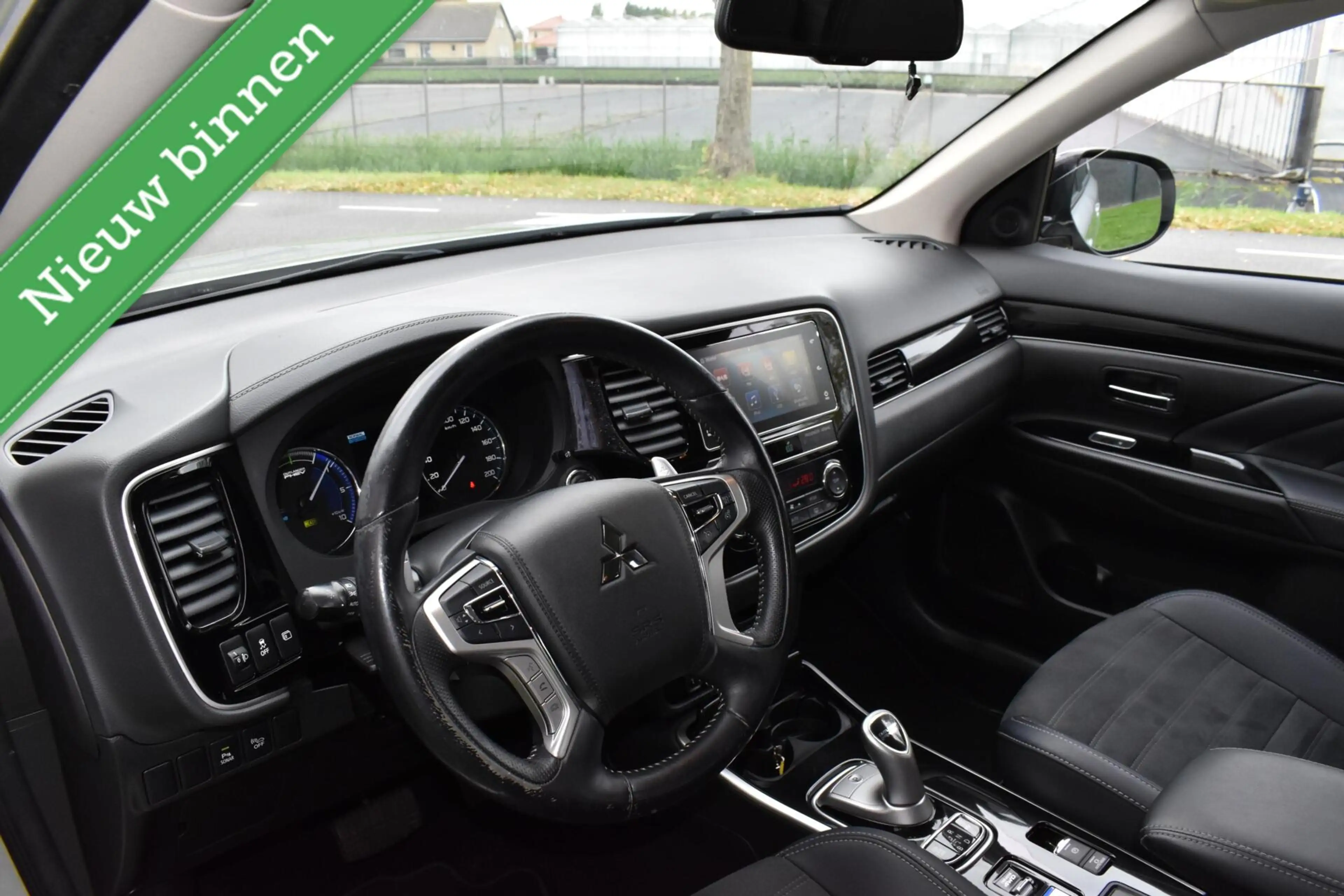 Mitsubishi Outlander 2.4 PHEV Plug in CAMERA/ANDROID CARPLAY/PDC/HALF L — photo 5