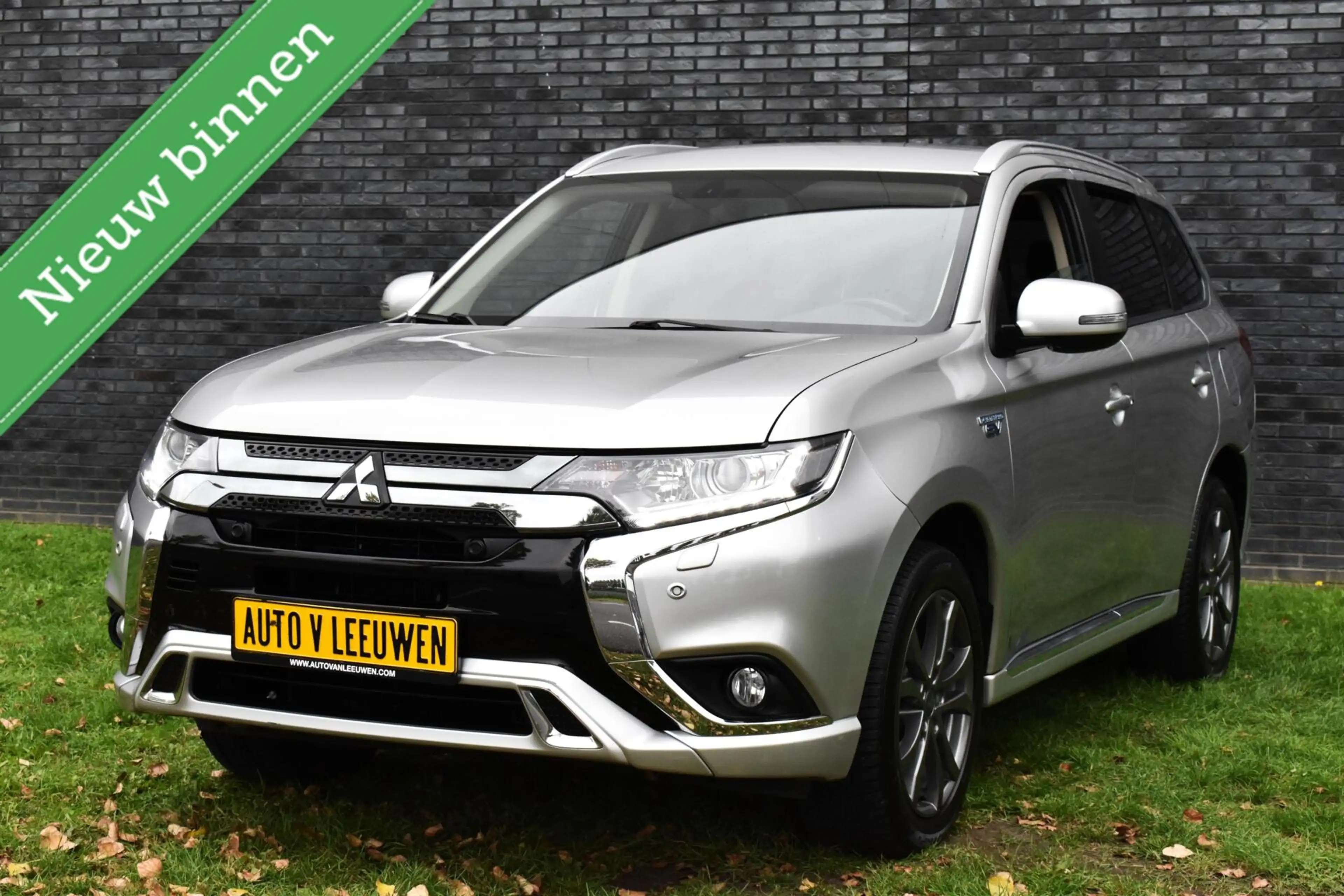 Mitsubishi Outlander 2.4 PHEV Plug in CAMERA/ANDROID CARPLAY/PDC/HALF L — photo 3