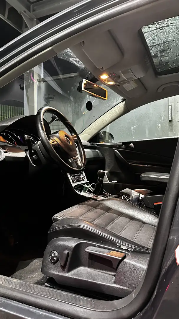 Volkswagen Passat Variant 2.0 TDI DPF Exclusive - 2