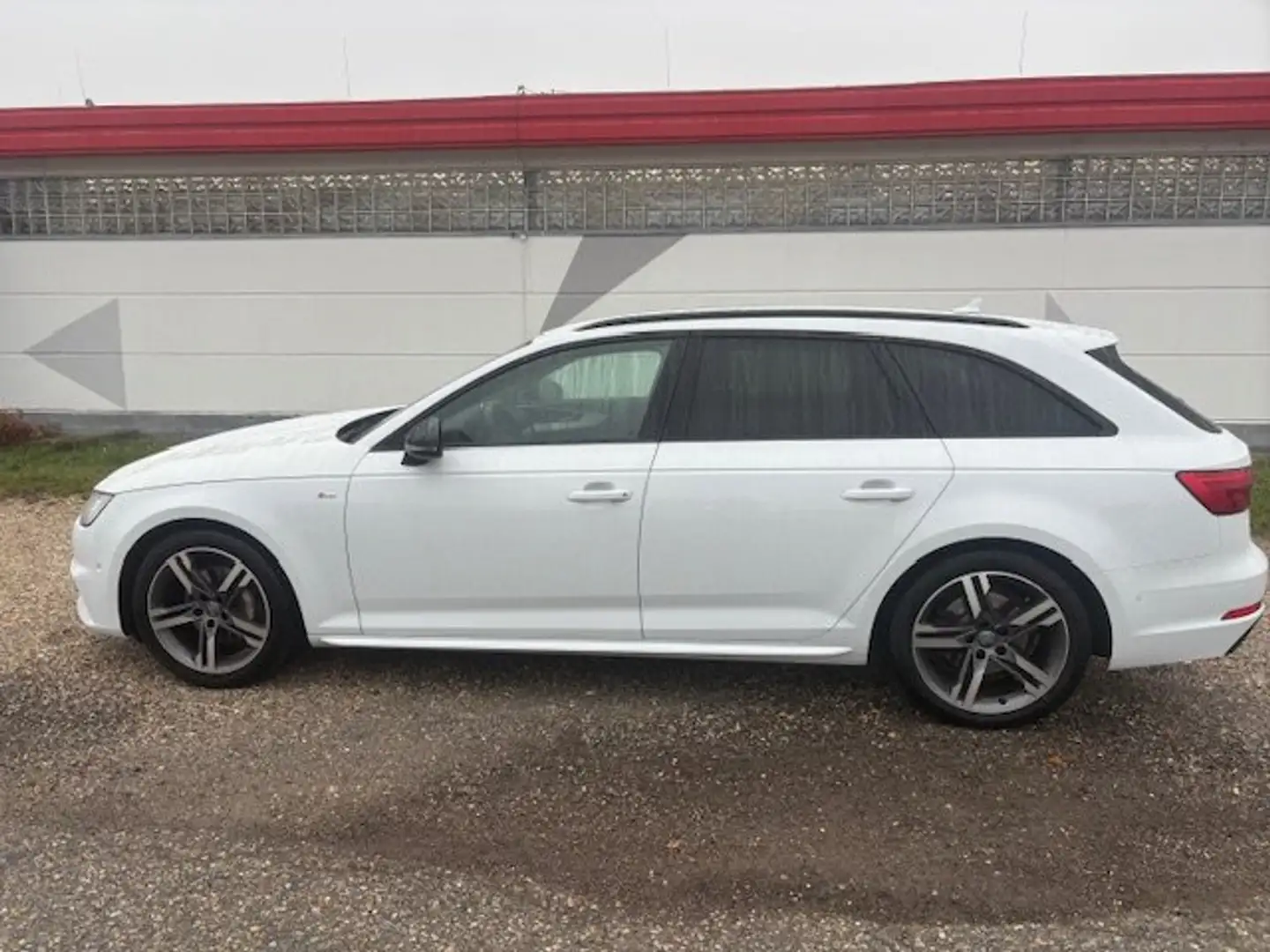 Audi A4 A4 Avant 2,0 TDI Sport 2x s-line, schwarz Paket Weiß - 1