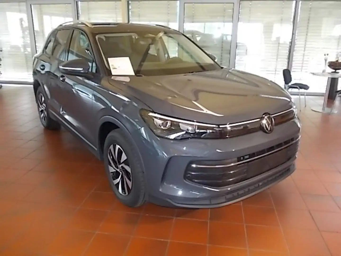 Volkswagen Tiguan Life 1.5 eTSI DSG, 110kw(150PS) Klima Navi Grau - 1