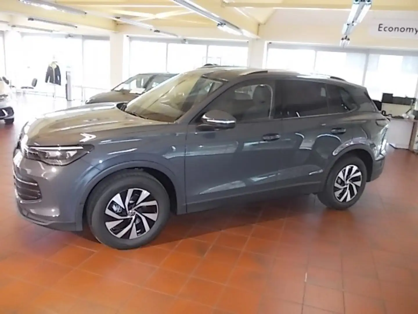 Volkswagen Tiguan Life 1.5 eTSI DSG, 110kw(150PS) Klima Navi Grau - 2