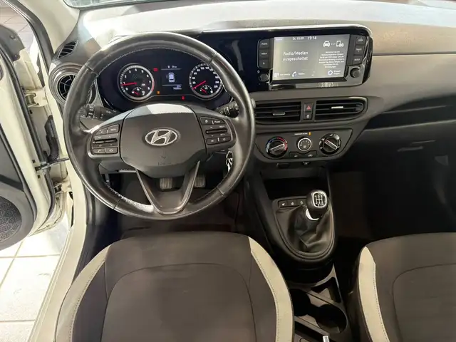 Hyundai i10 view 9
