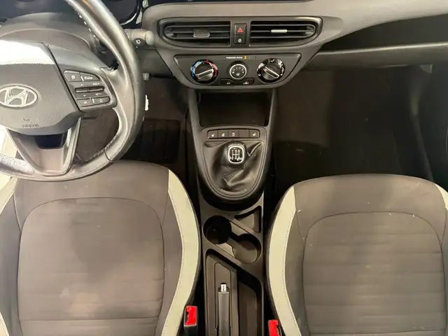 Hyundai i10 view 12