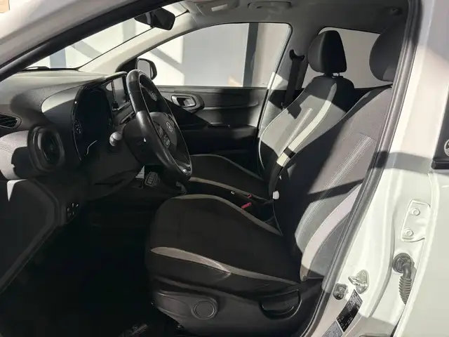 Hyundai i10 view 8