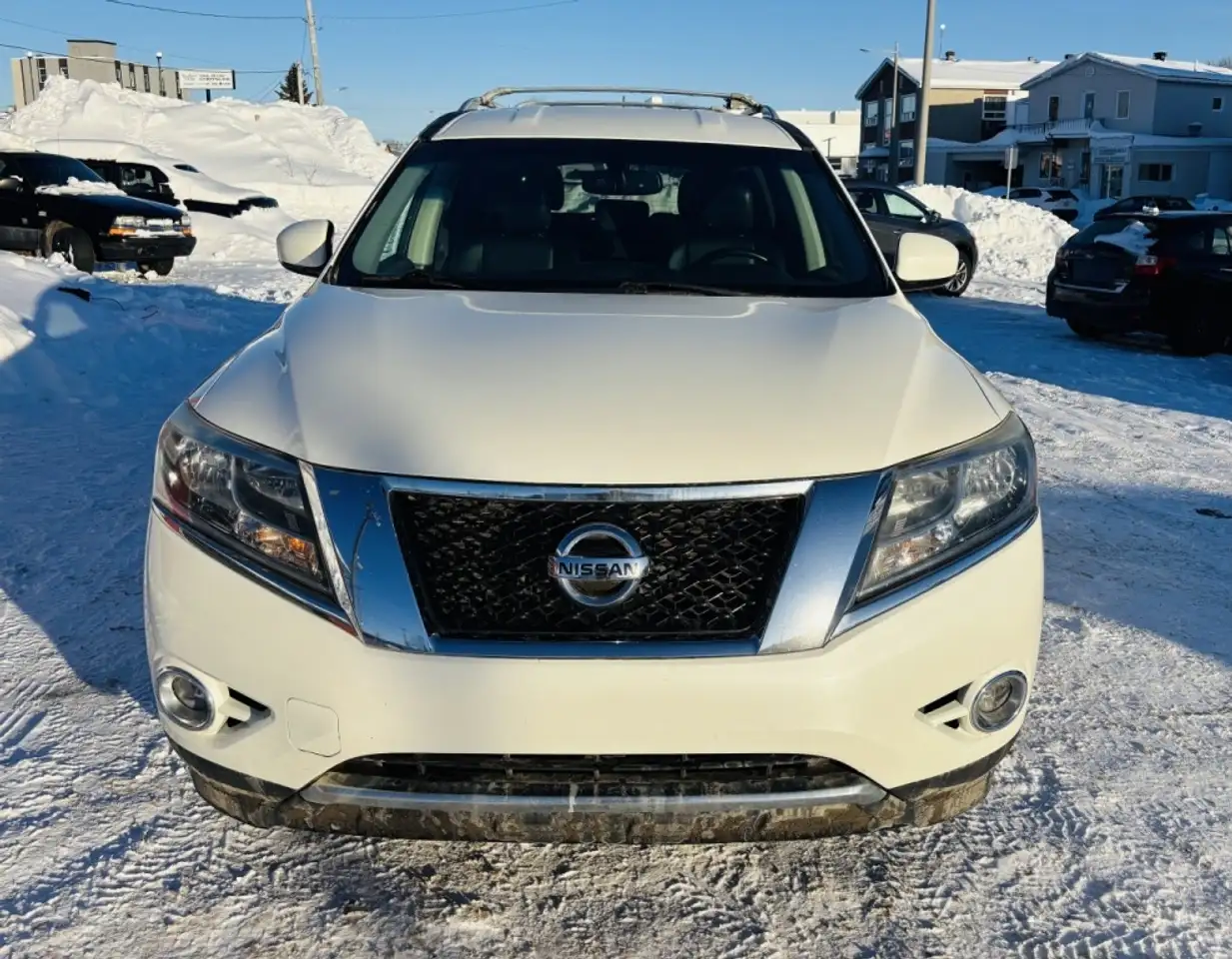 Nissan Pathfinder снимка Nissan Pathfinder