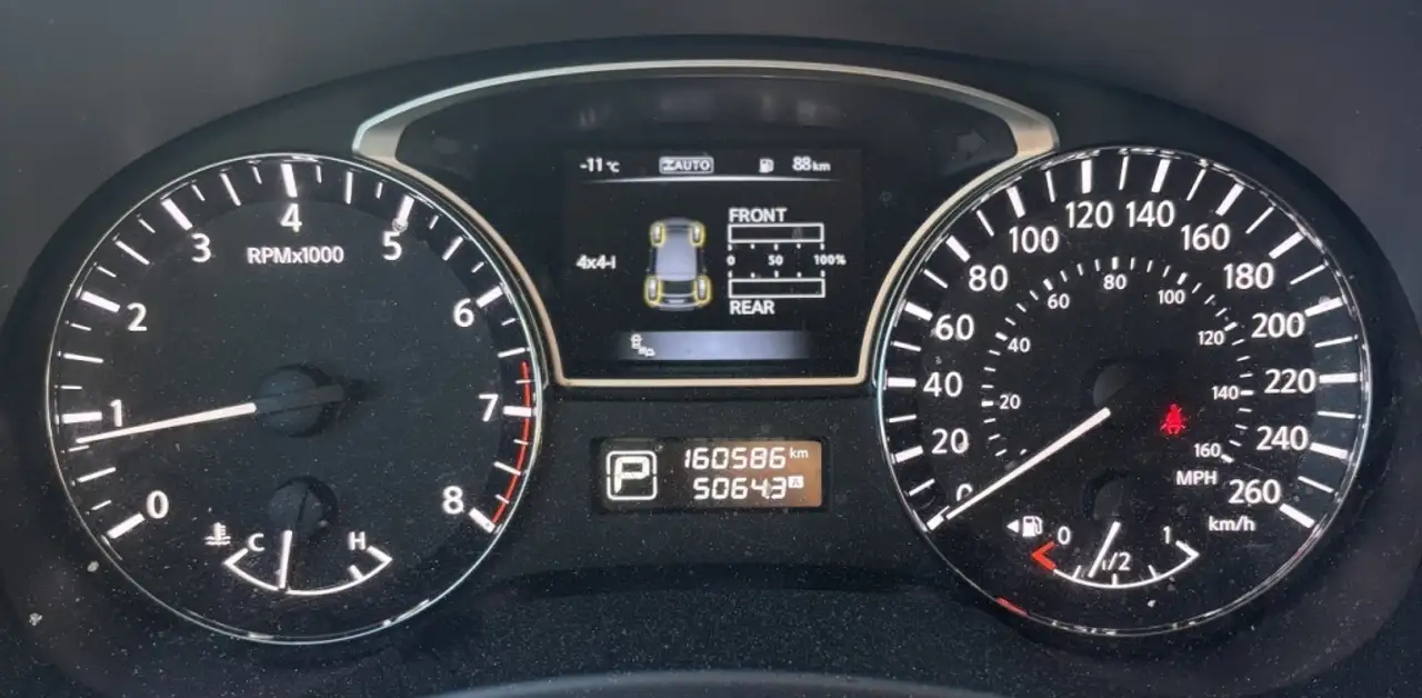 Nissan Pathfinder снимка Nissan Pathfinder