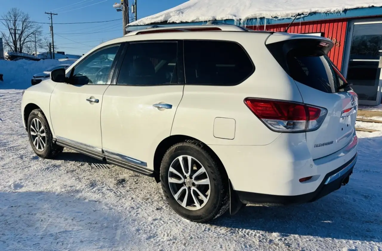 Nissan Pathfinder снимка Nissan Pathfinder