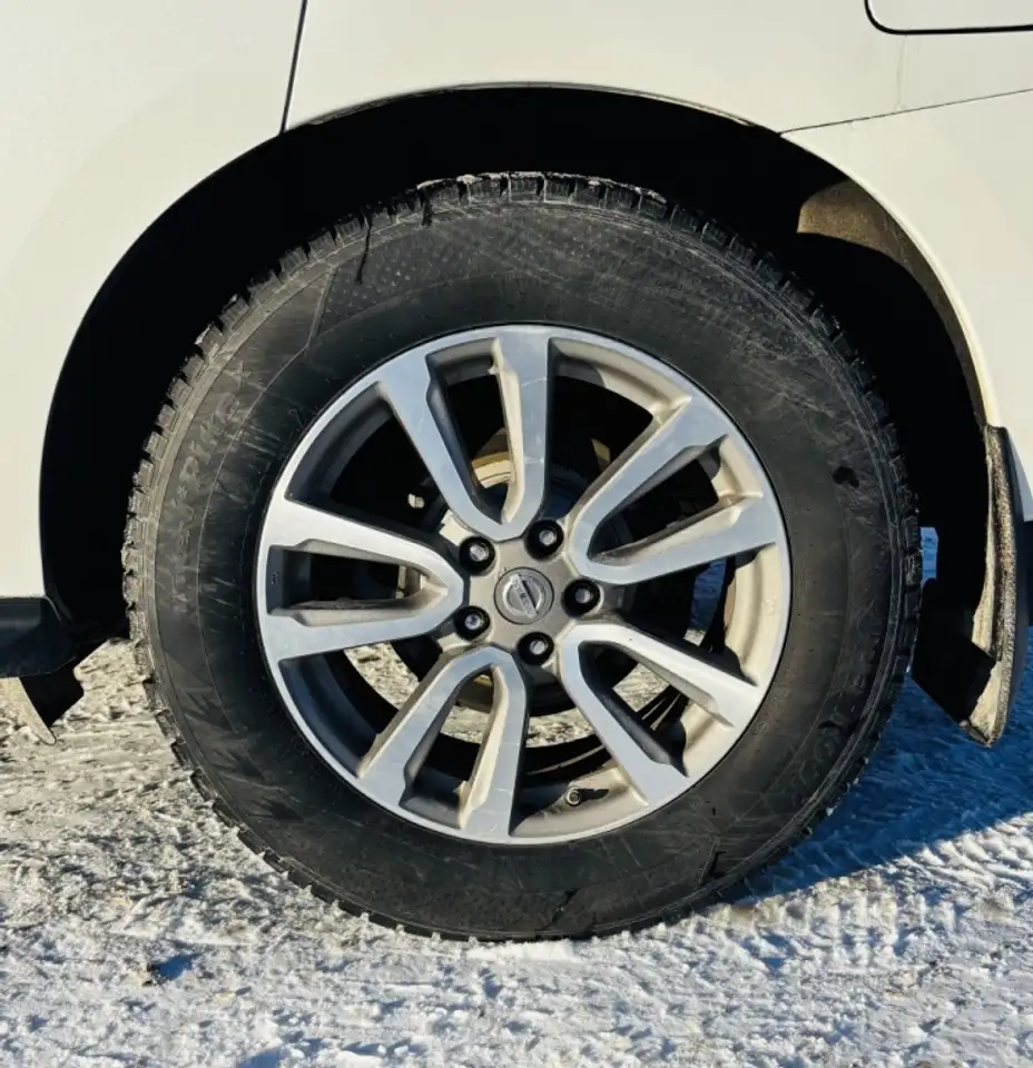 Nissan Pathfinder снимка Nissan Pathfinder