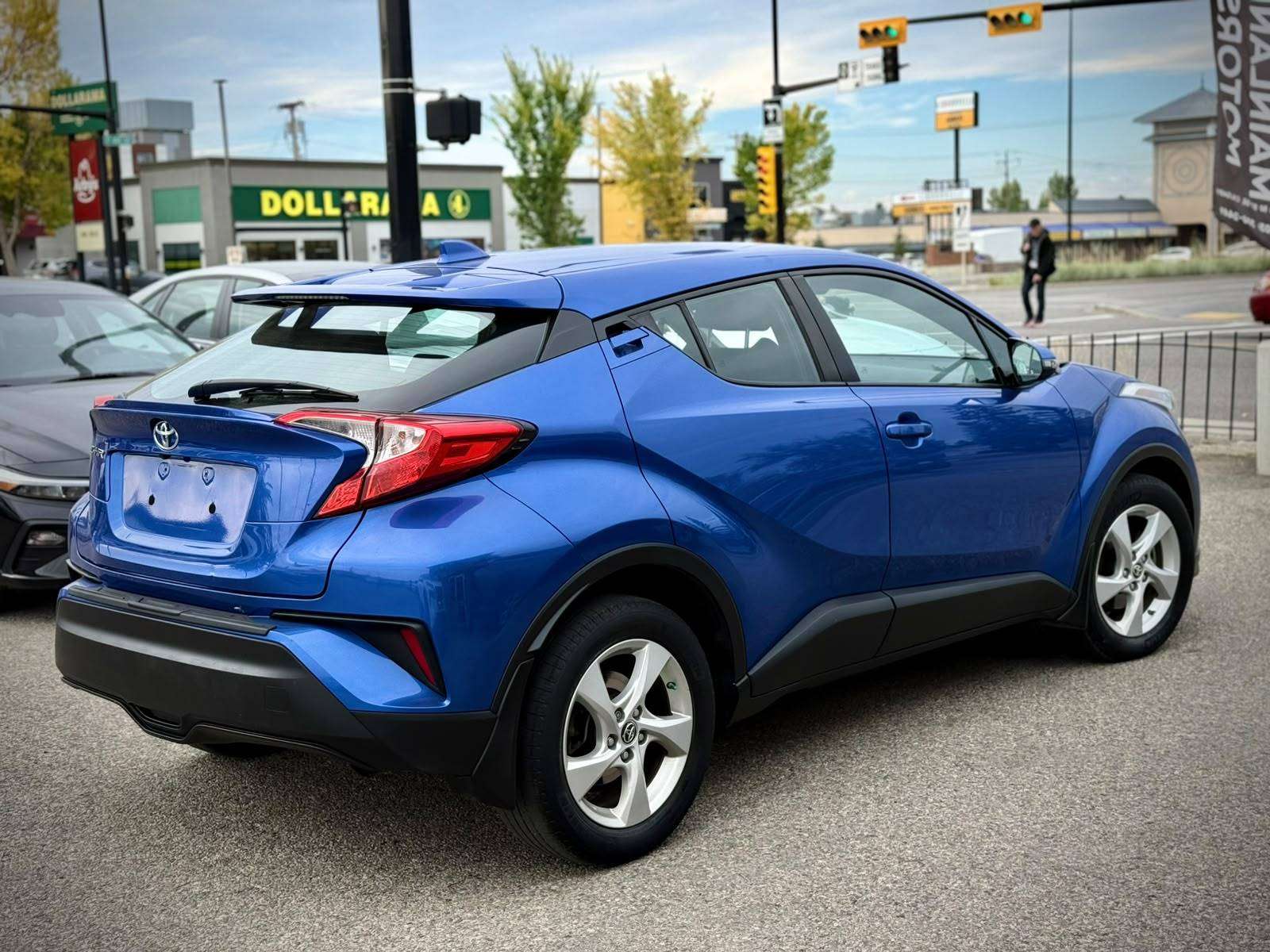 2019 Toyota C-HR — view 4