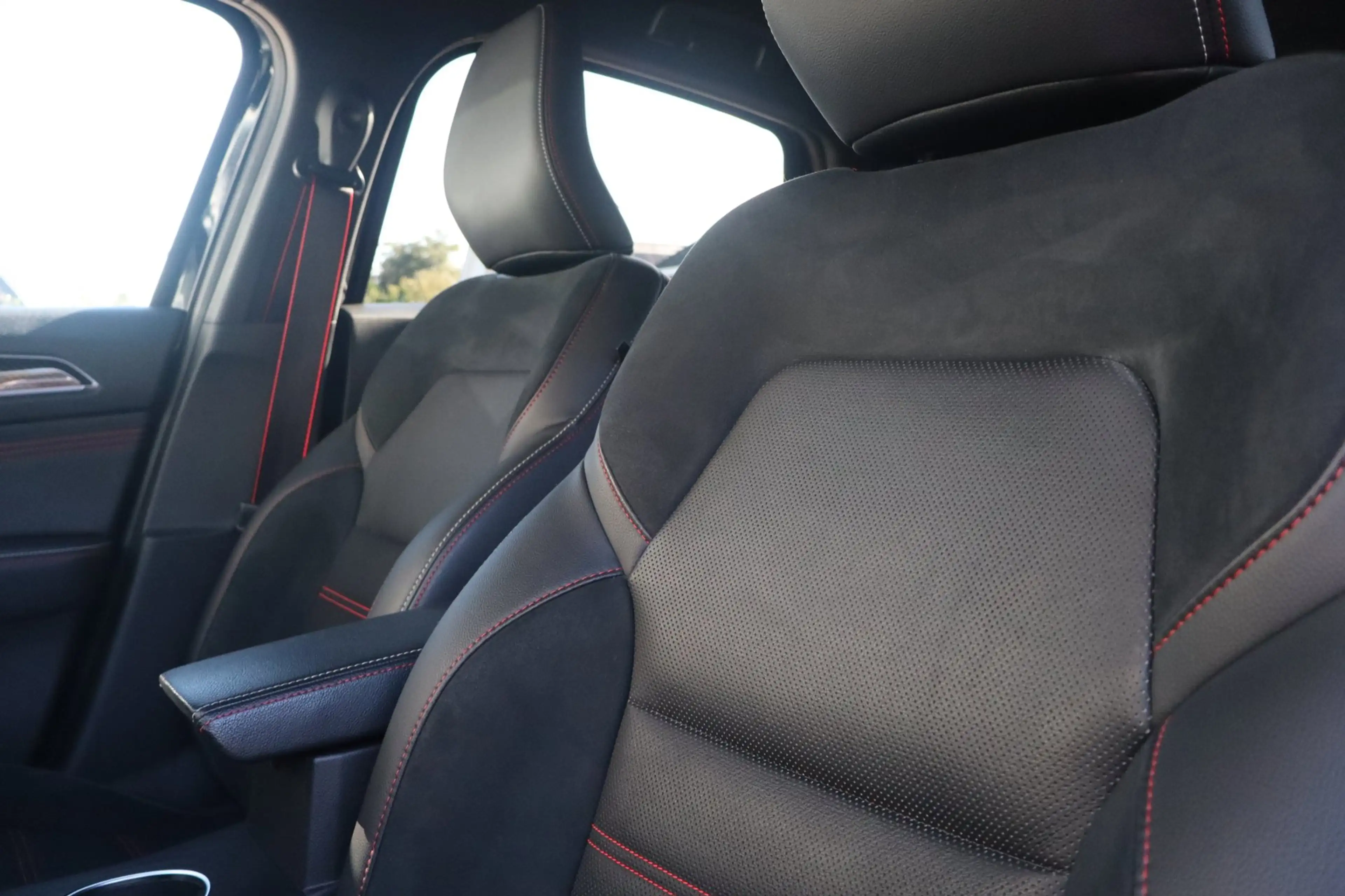 Renault Arkana 1.6 E-Tech Hybrid 145 R.S. Line — photo 18