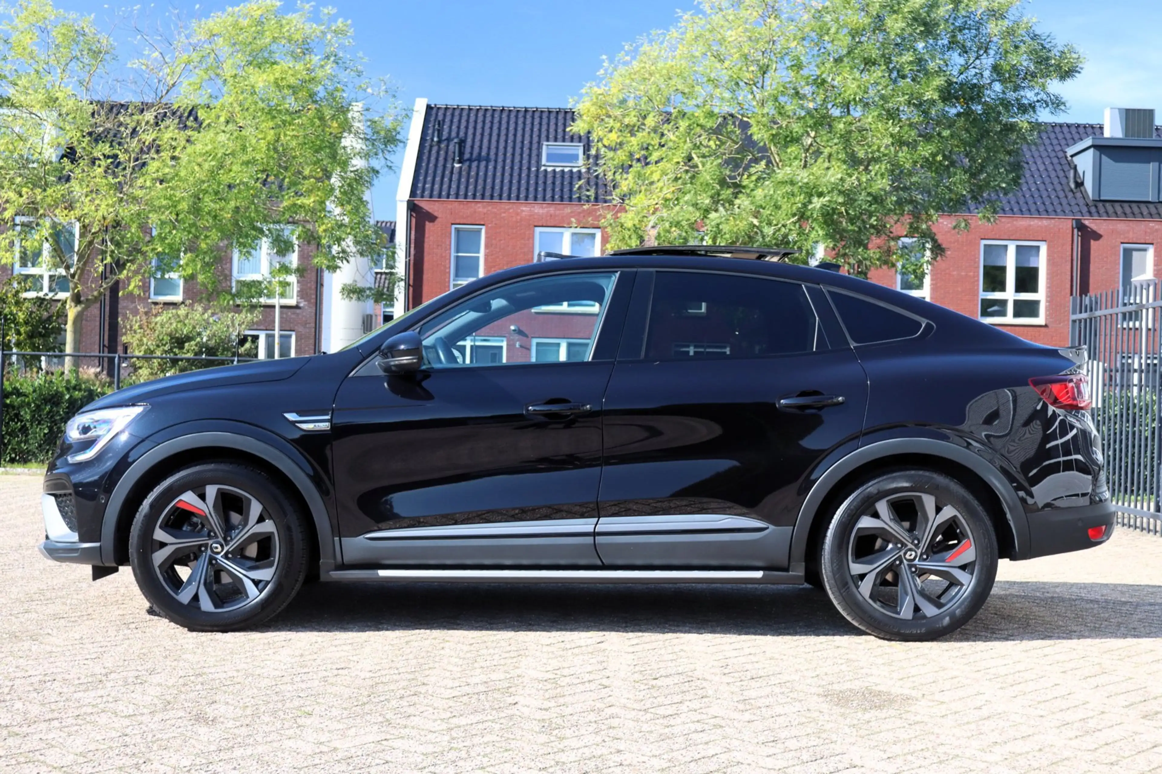 Renault Arkana 1.6 E-Tech Hybrid 145 R.S. Line — photo 6