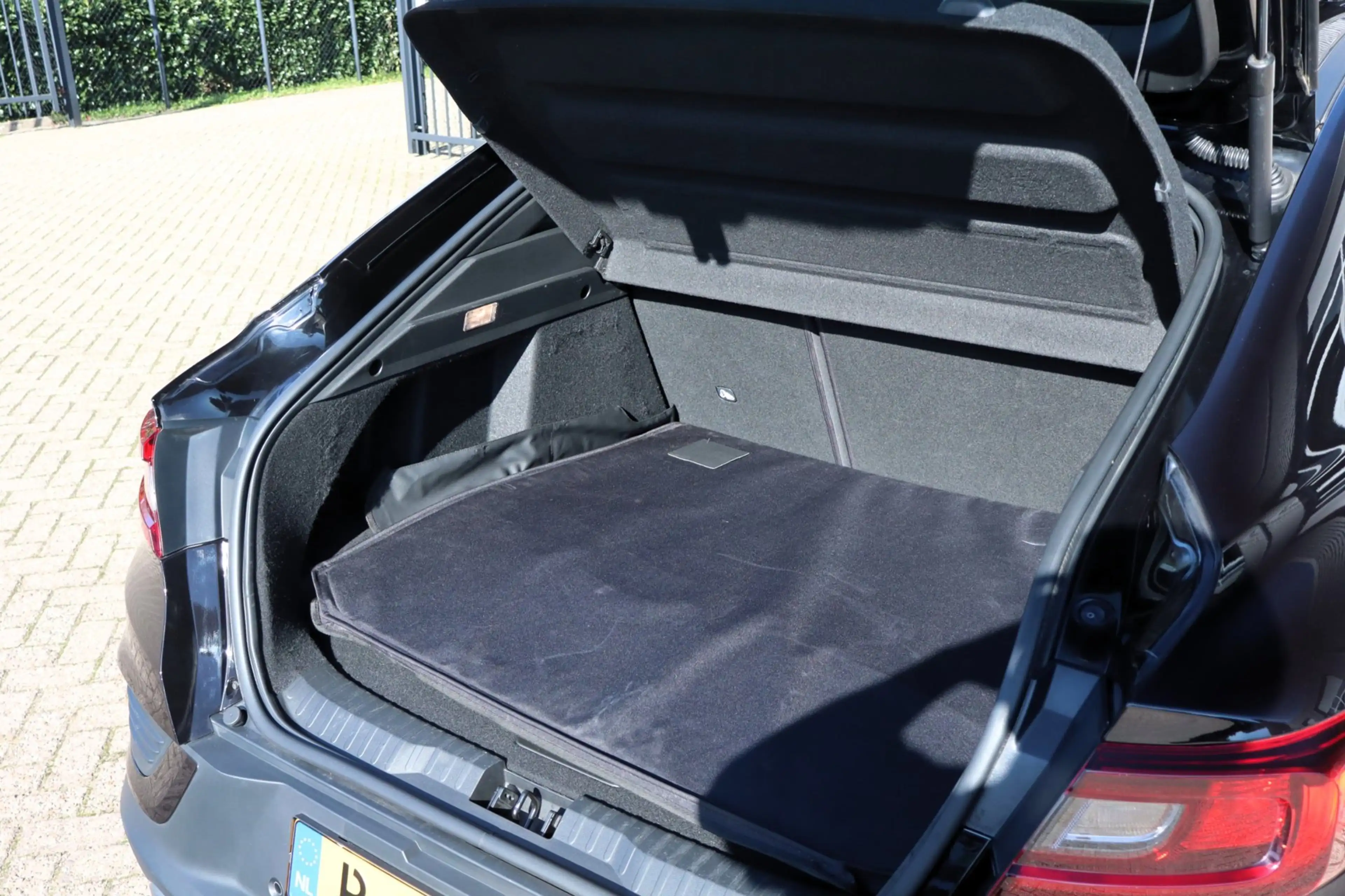 Renault Arkana 1.6 E-Tech Hybrid 145 R.S. Line — photo 9