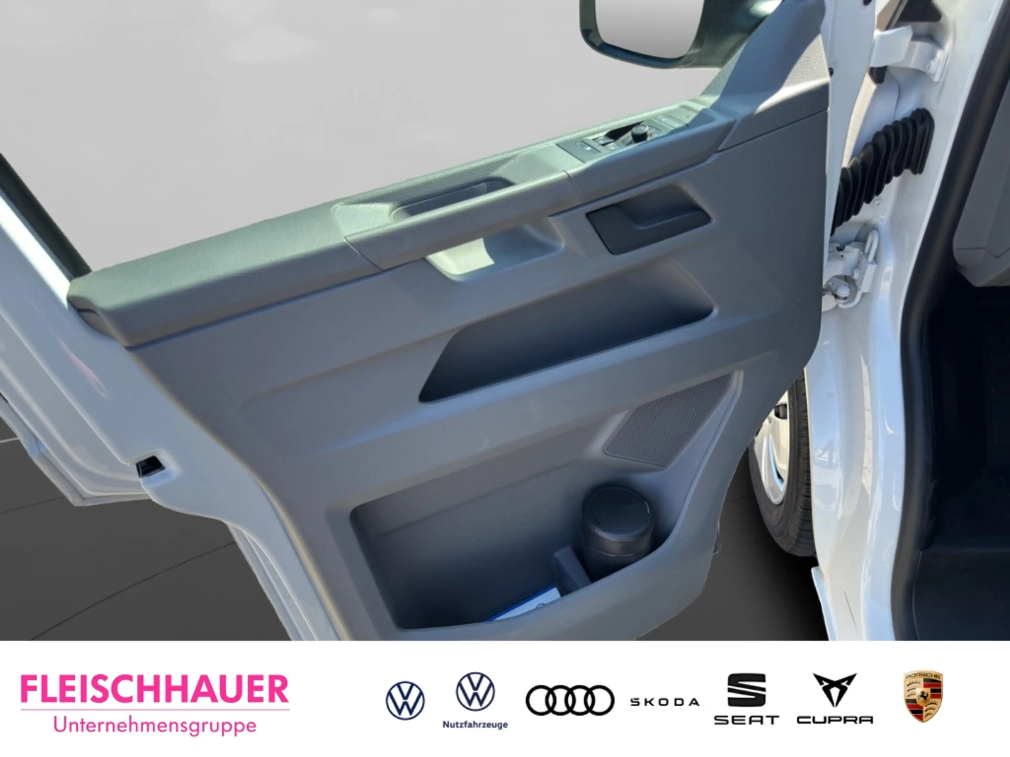 Volkswagen Transporter Kasten FWD 2.0 TDI RFK+AHK+DAB+KONFORT-PLUS — photo 8