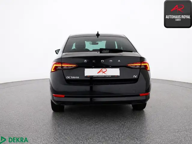 Skoda Octavia view 4