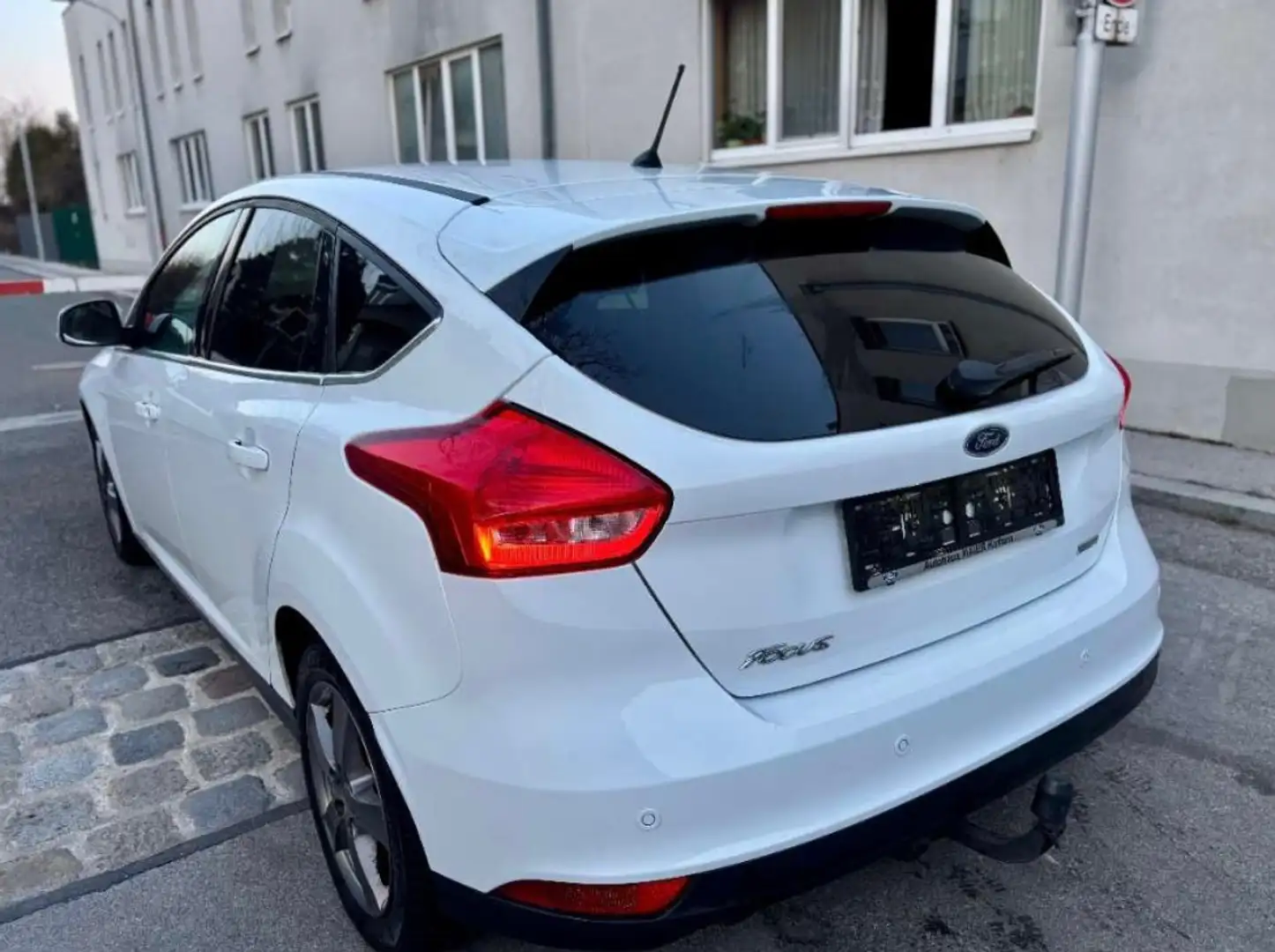 Ford Focus Focus Traveller 1,0 EcoBoost Titanium Aut. Titanium Weiß - 2