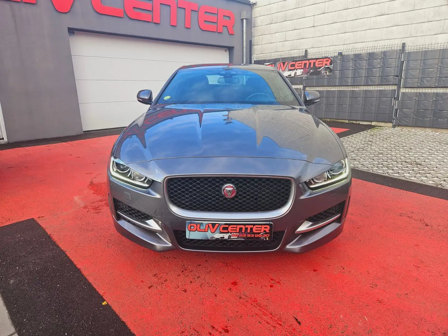 Jaguar XE 2.0 D - 180 ch BVA R-Sport Grigio - 2