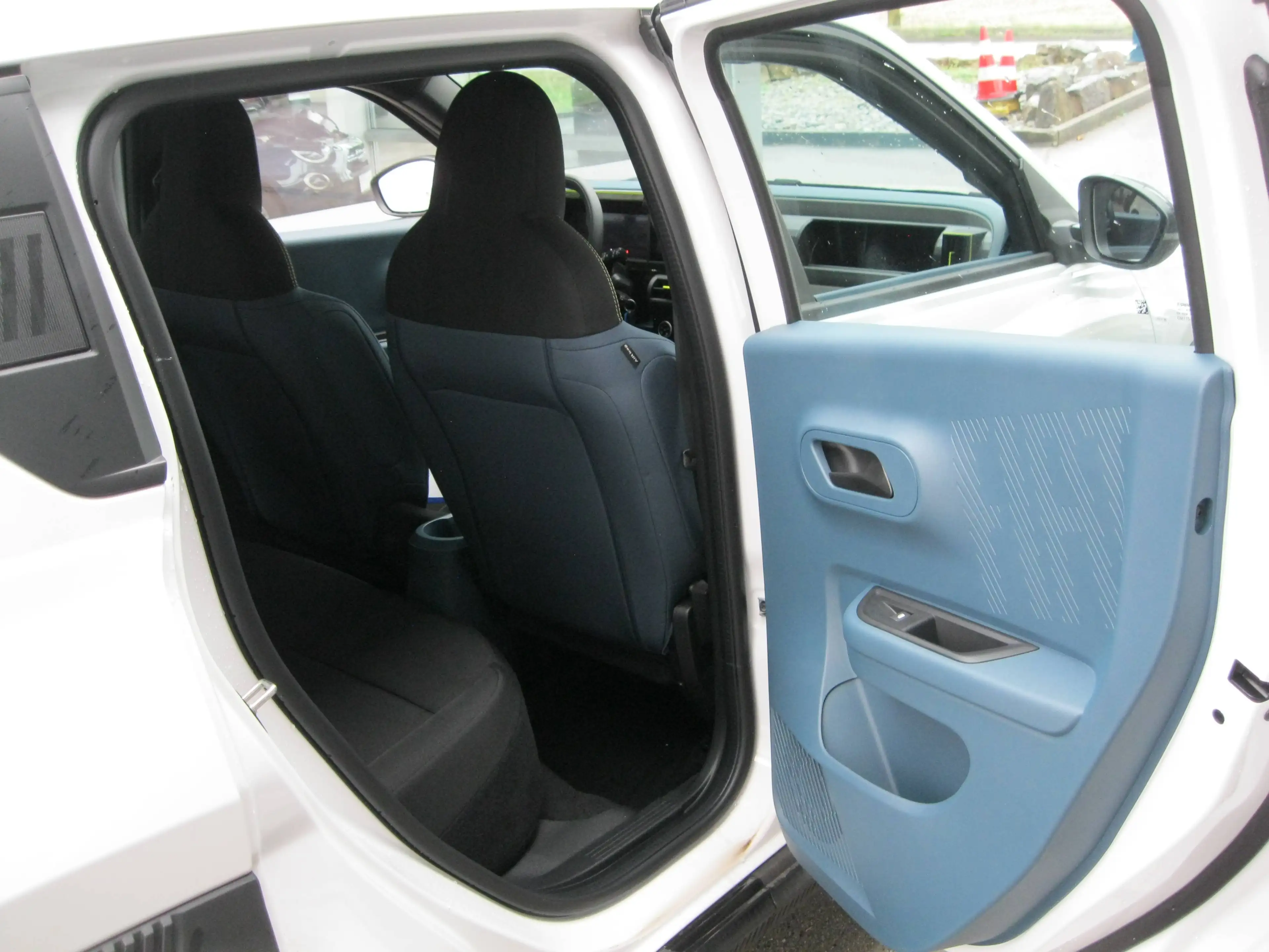 Fiat Grande Panda ICON Automatik 1.2 Hybrid 81 kW KLIMA-ZV-PDC-CARPLAY-ADNROID- — photo 8