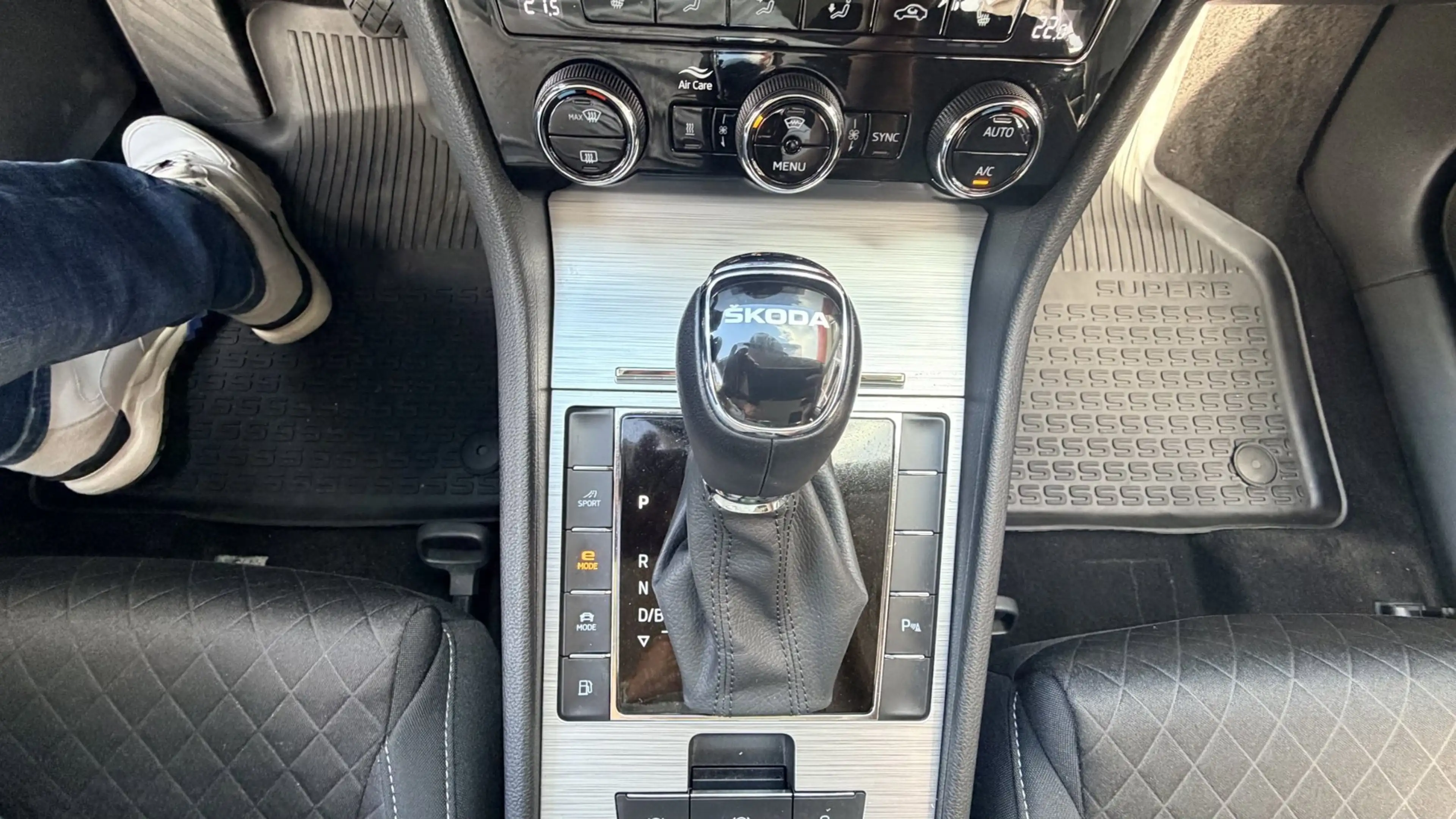 Skoda Superb Combi 1.4 TSI iV Business Edition Plus|apple car p — photo 31
