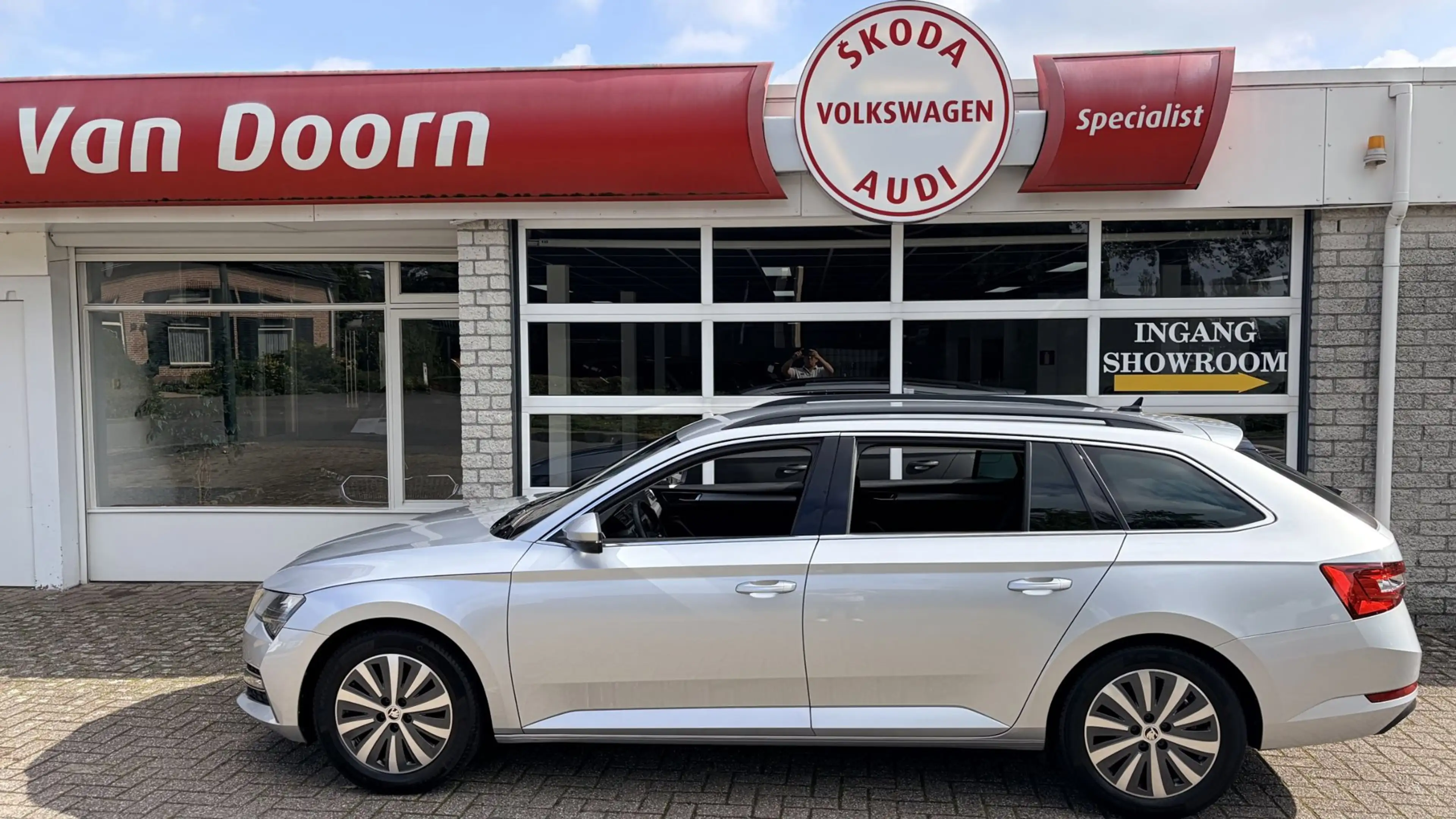 Skoda Superb Combi 1.4 TSI iV Business Edition Plus|apple car p — photo 2